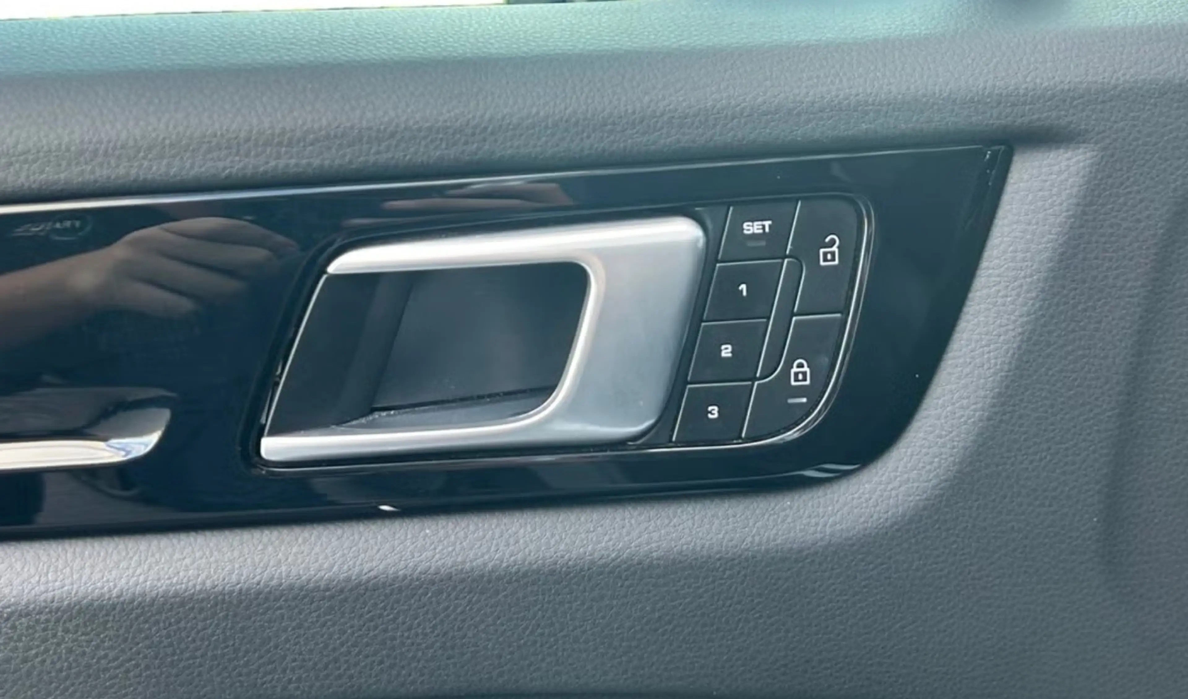 Porsche Cayenne E-Hybrid — photo 26