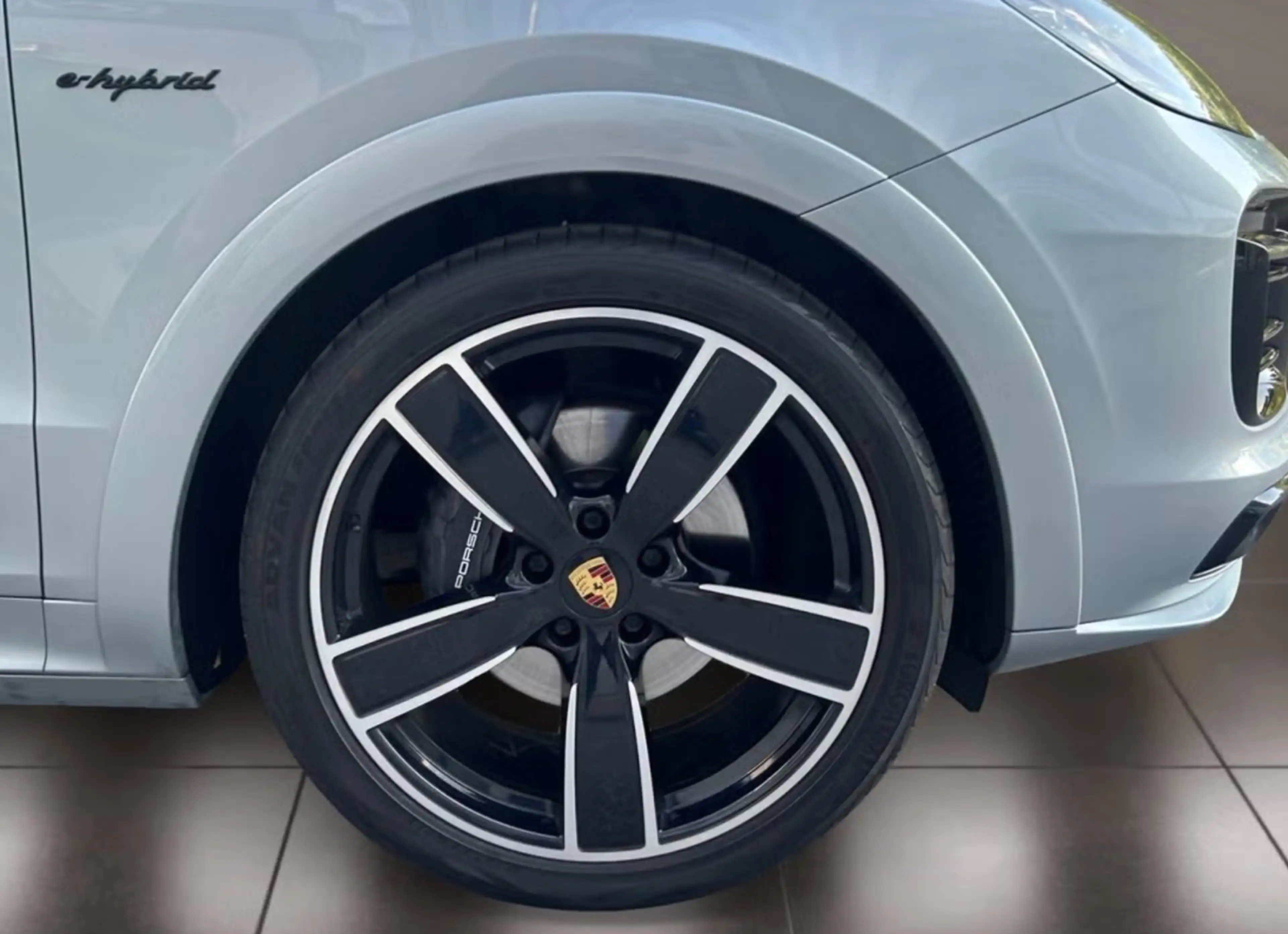 Porsche Cayenne E-Hybrid — photo 2