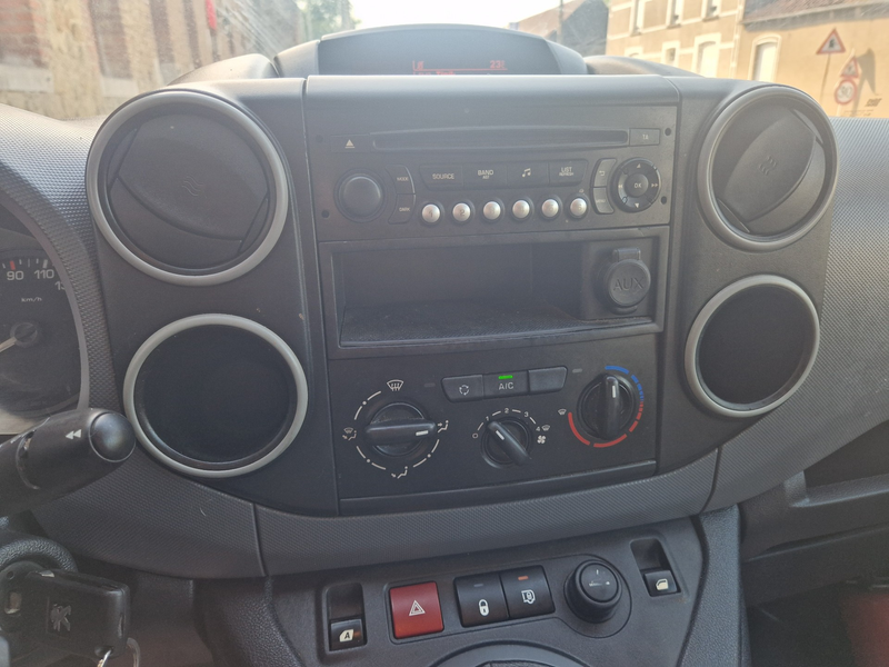 Peugeot Partner 1.6 HDi UTILITAIRE 3 PLACES EURO6B *** CLIM/CAPTEURS/REGULATEUR *** — photo 10