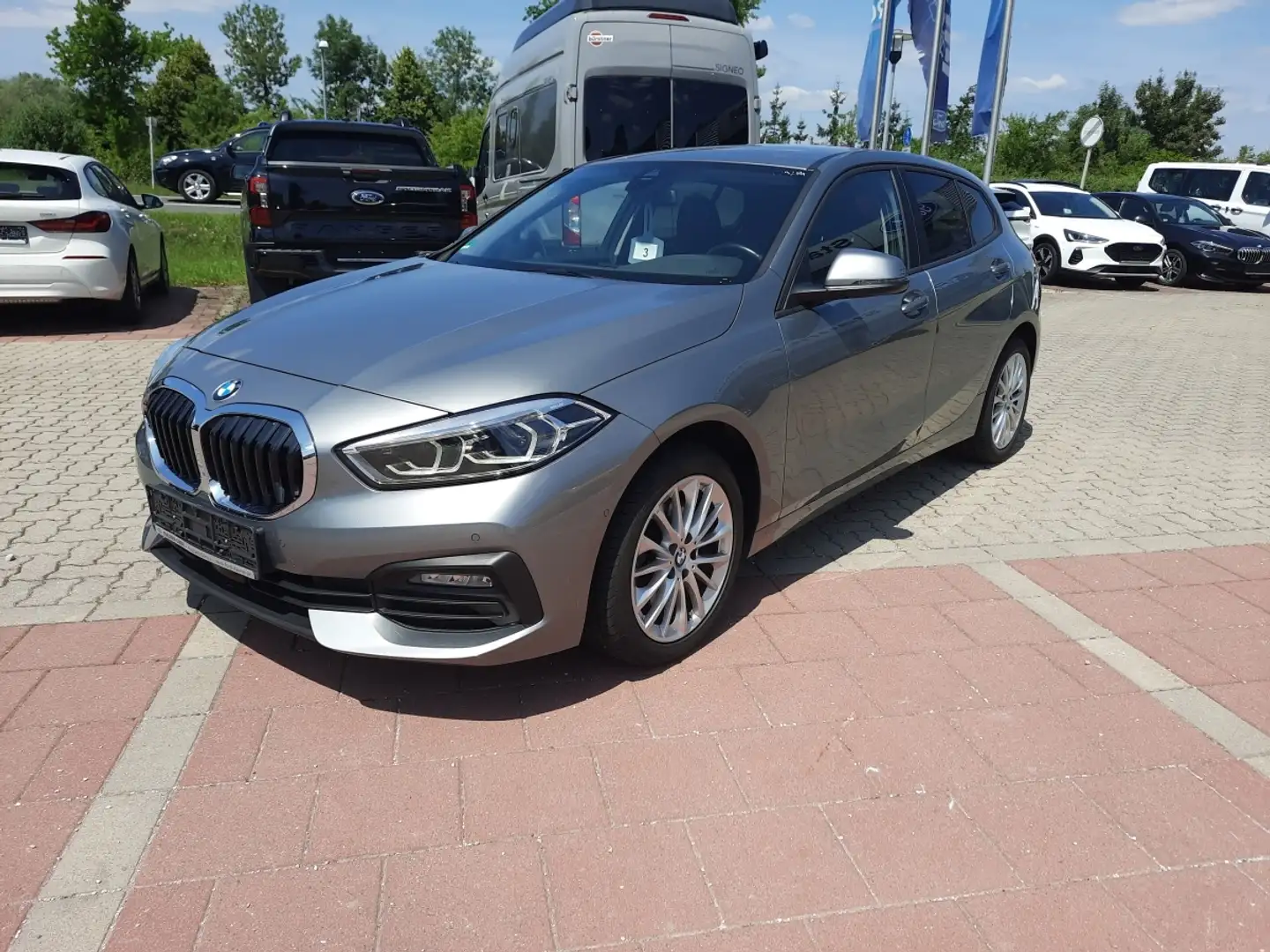BMW 118 i Advantage Navi Kamera Lenkradh. LED SHZ Grau - 2