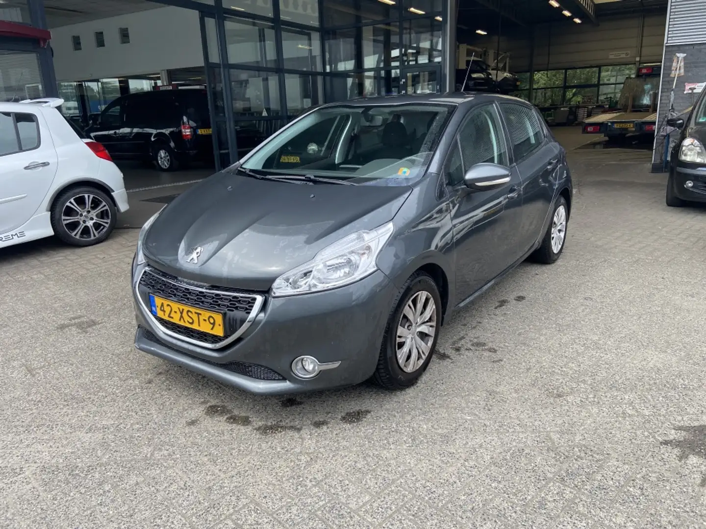 Peugeot 208 1.2 VTi Blue Lease Grijs - 2