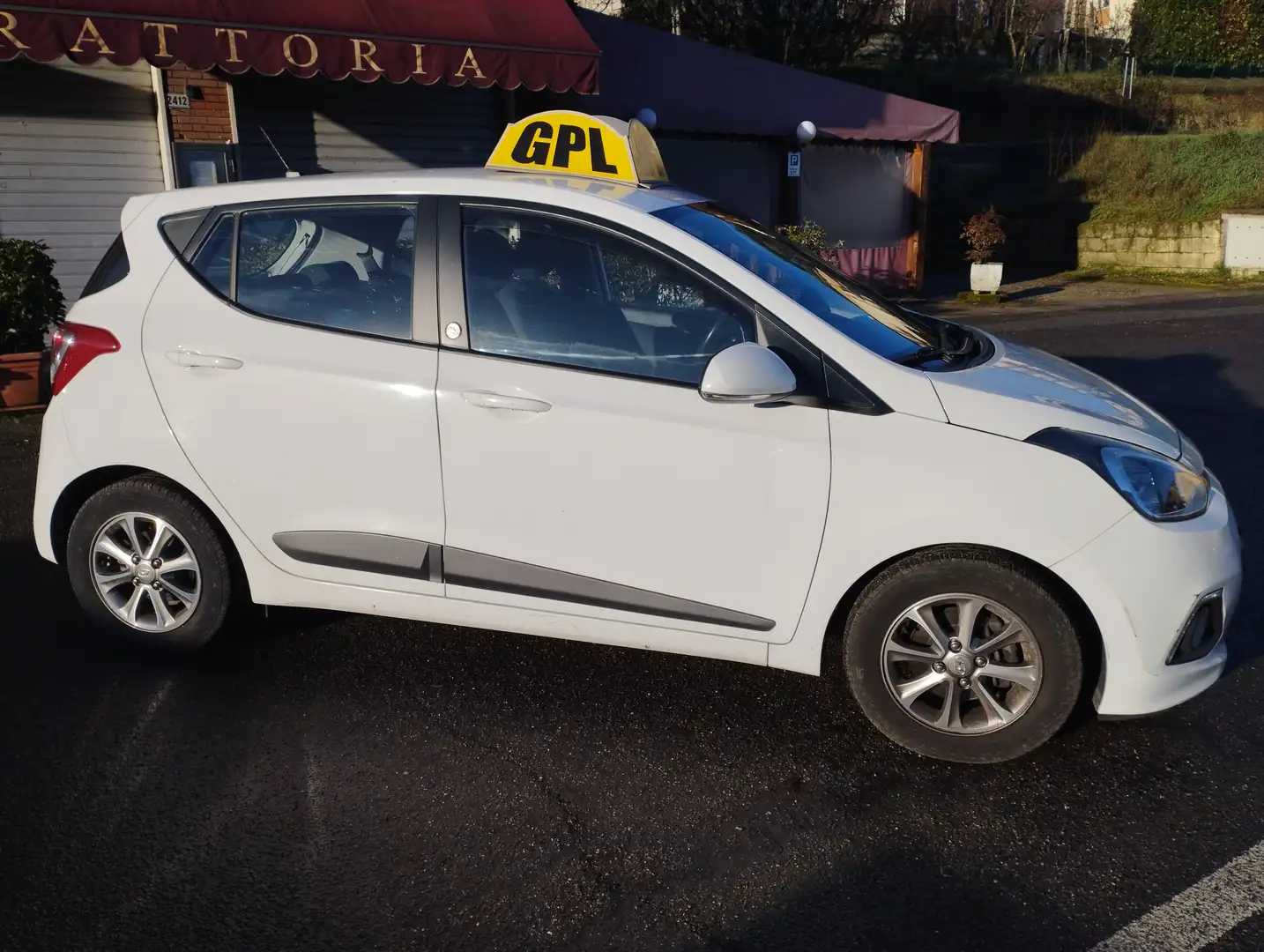 Hyundai i10 i10 1.0 Comfort econext Gpl E6 Blanc - 1