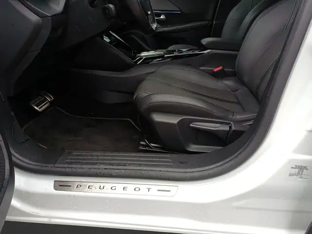 Peugeot 2008 view 11