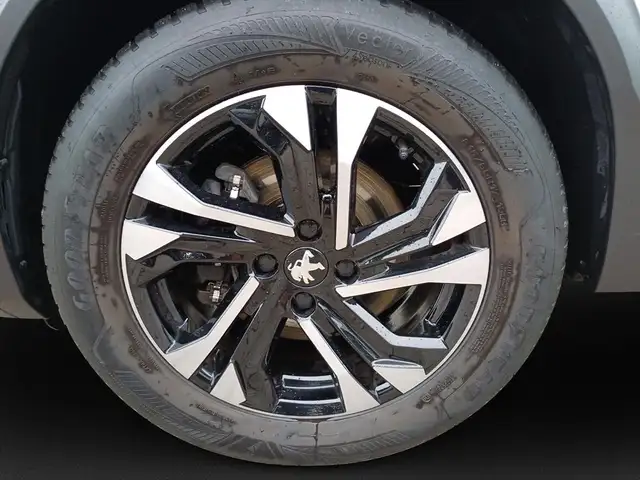 Peugeot 2008 view 8