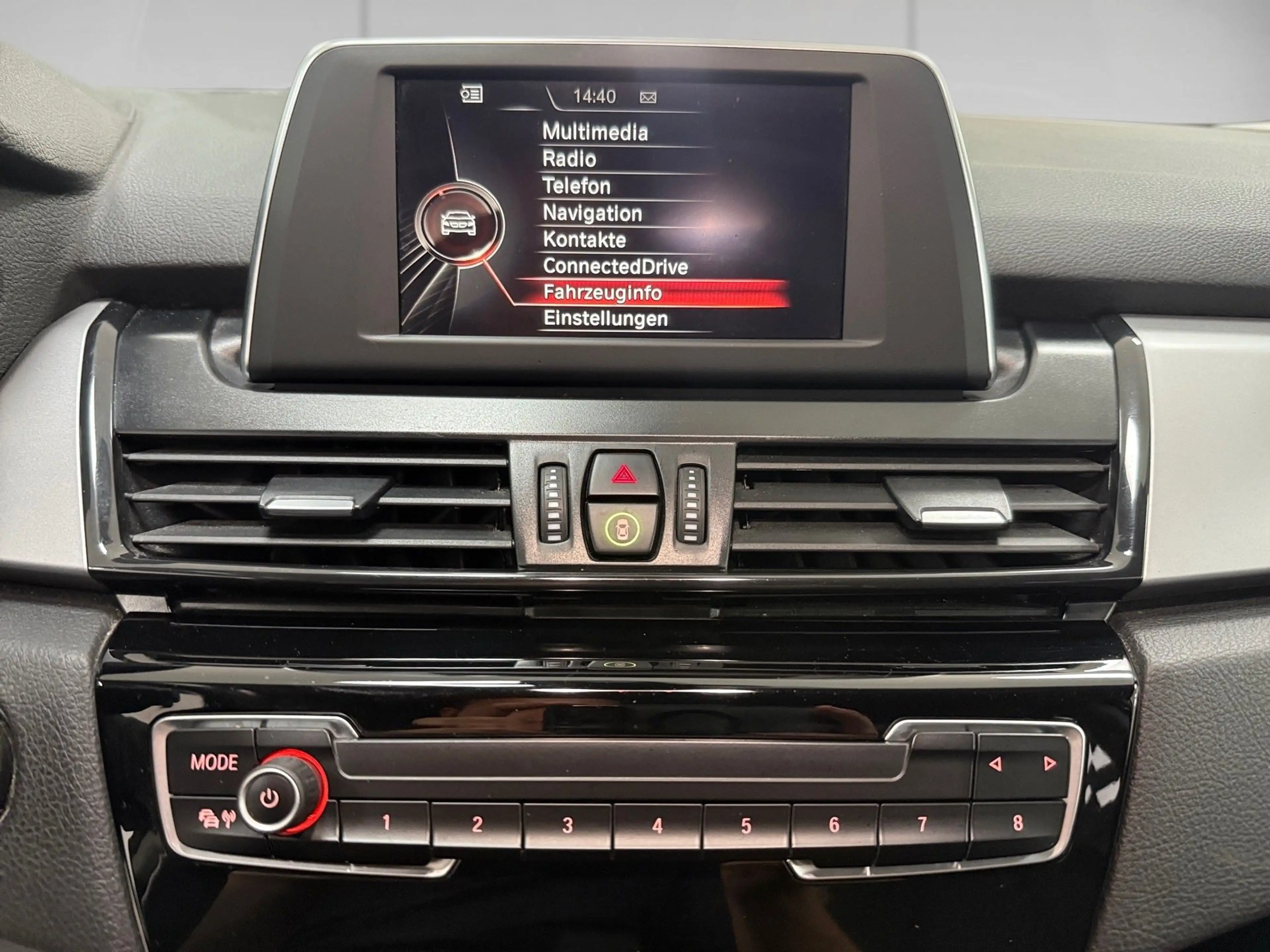 BMW 218 2er Active Tourer - 218i Advantage — photo 15