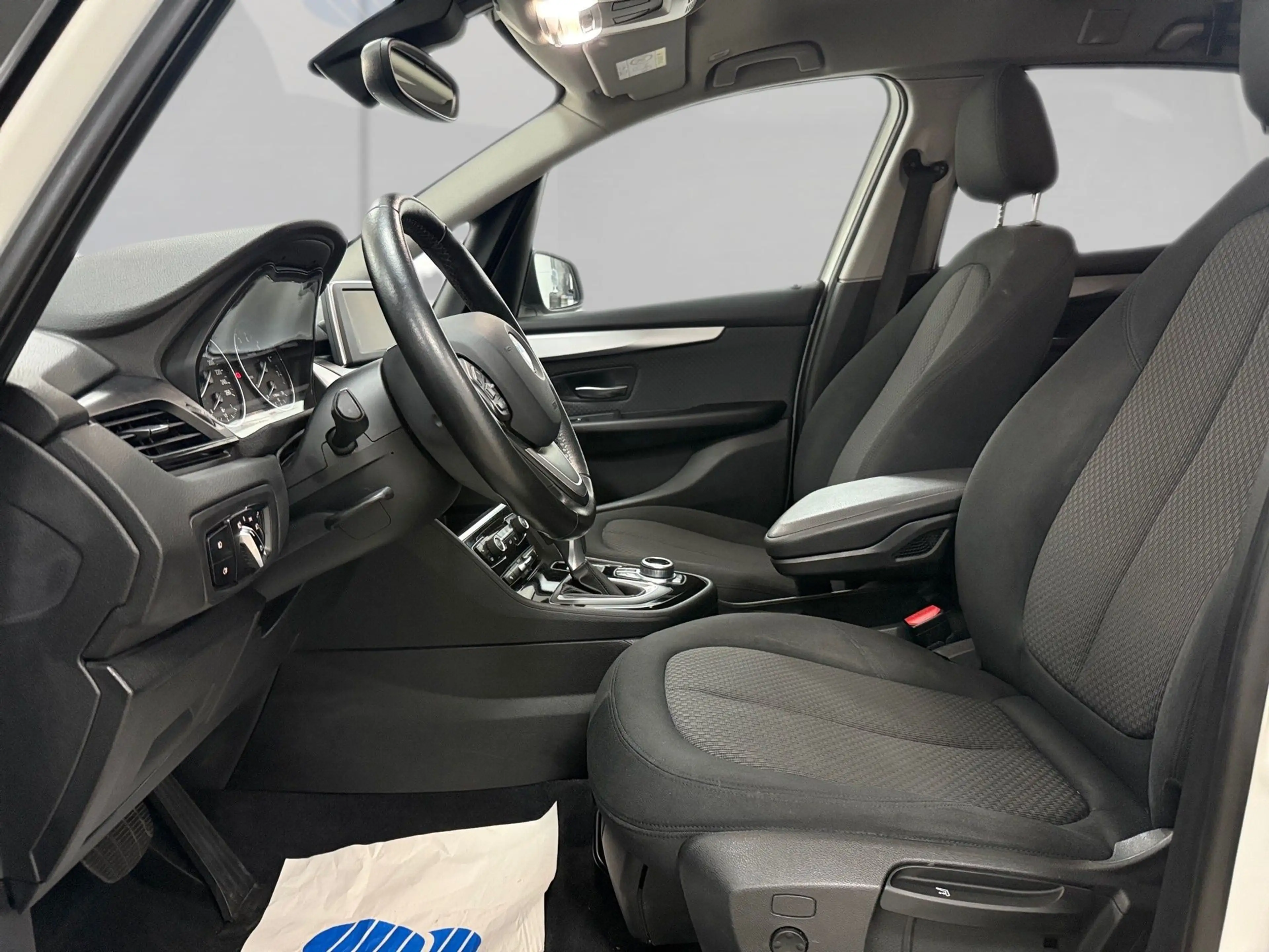 BMW 218 2er Active Tourer - 218i Advantage — photo 10