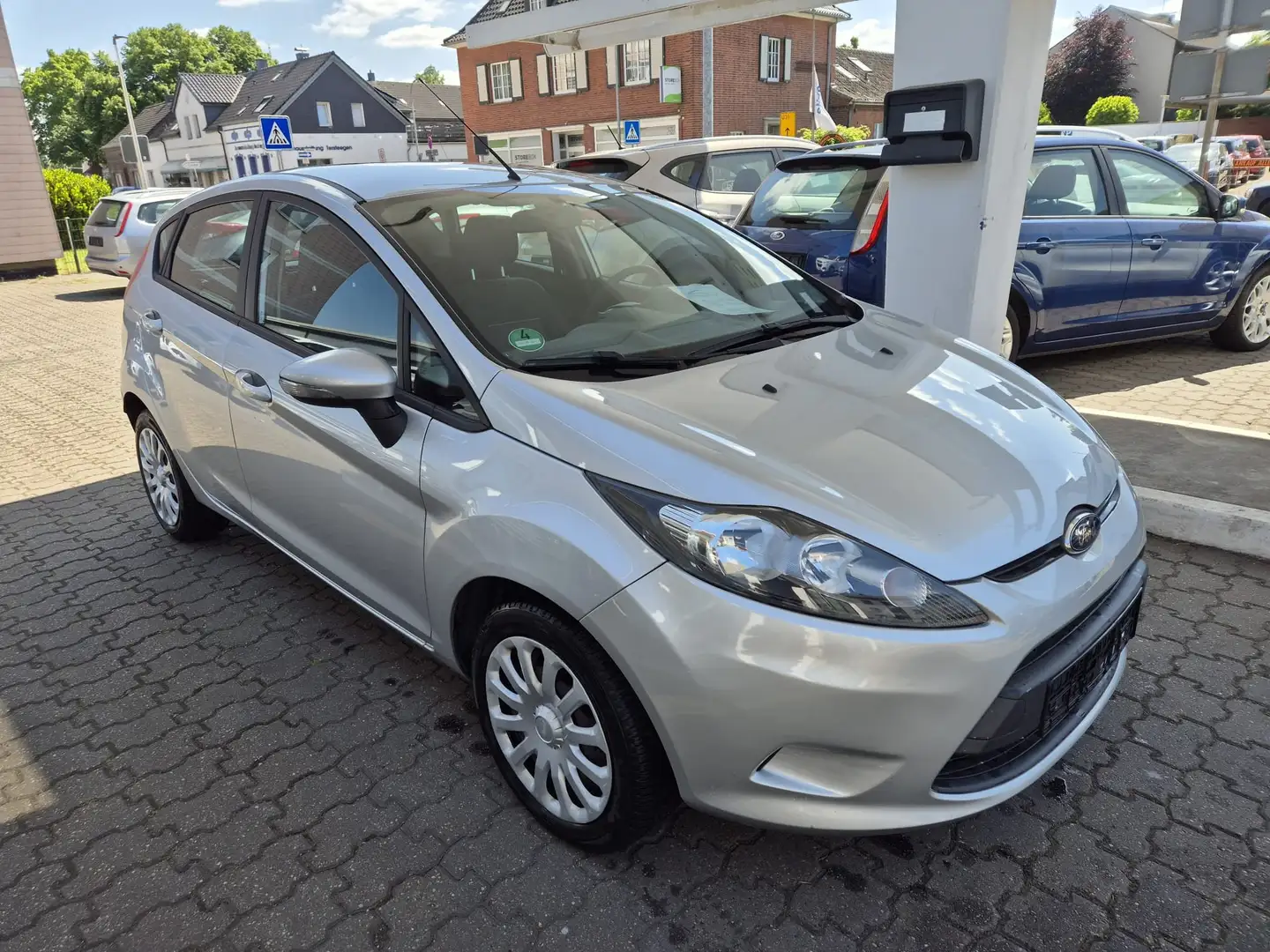 Ford Fiesta 1.25 Trend Silber - 1