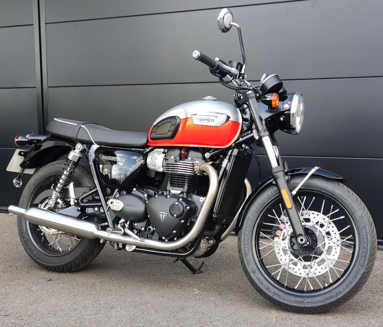 Triumph Bonneville T100 Gris - 1