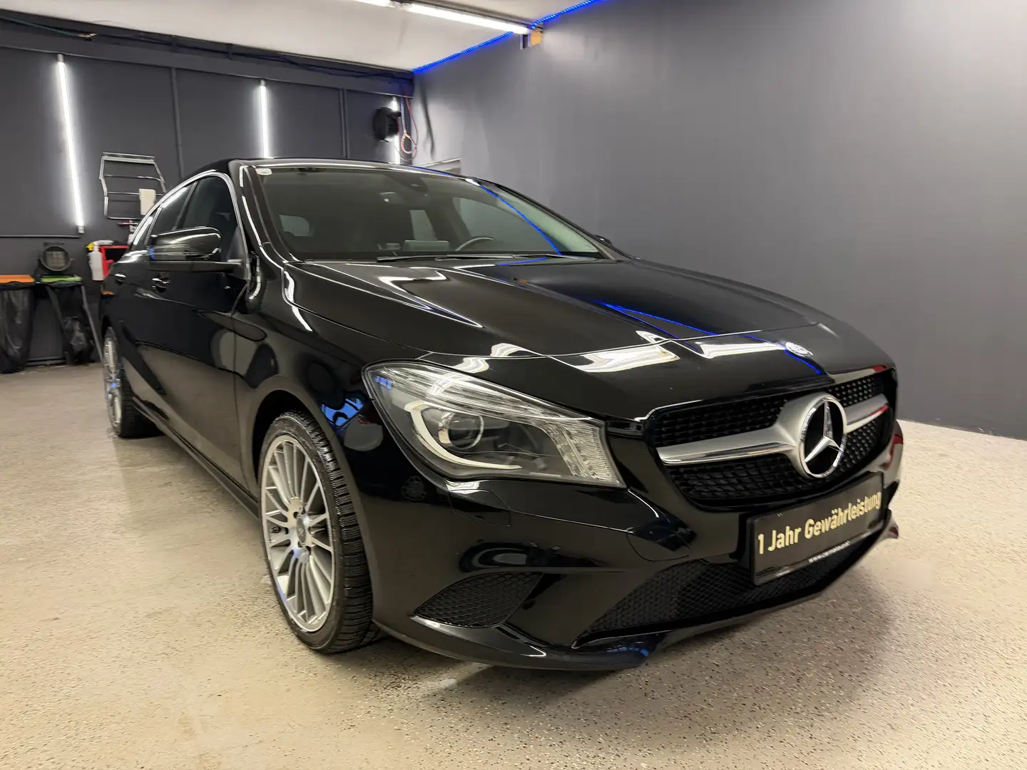 Mercedes-Benz CLA 200 CLA 200 CDI / d 4Matic Anhängerkupplung Schwarz - 1