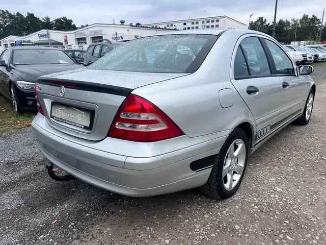 Mercedes-Benz C-Class view 5