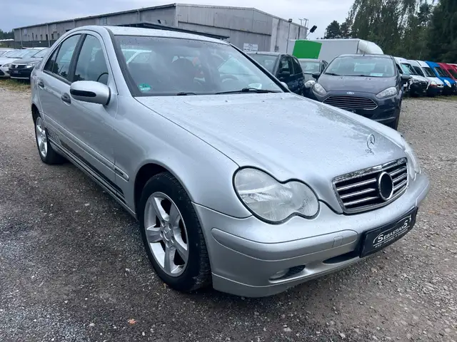 Mercedes-Benz C-Class view 3
