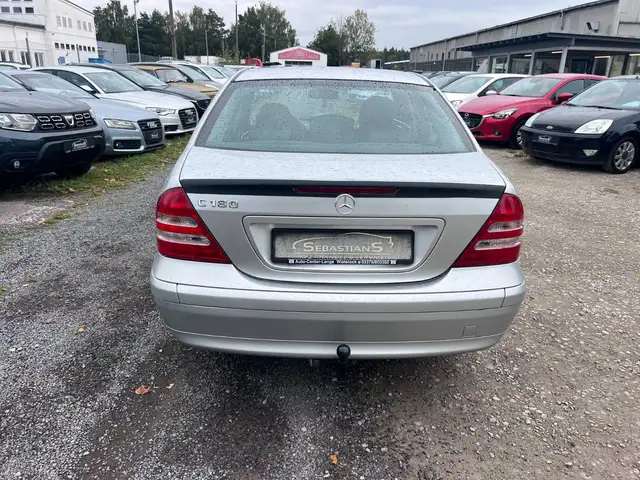 Mercedes-Benz C-Class view 4