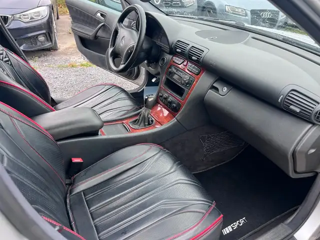 Mercedes-Benz C-Class view 9
