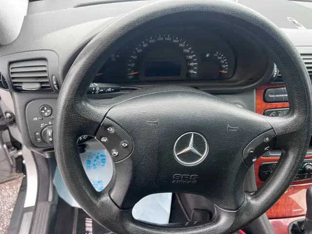 Mercedes-Benz C-Class view 14