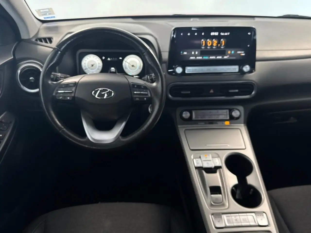 Hyundai KONA снимка Hyundai KONA