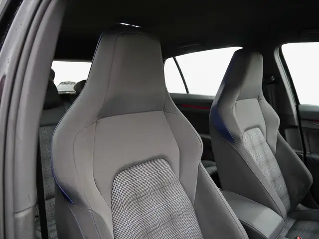 Volkswagen Golf view 11