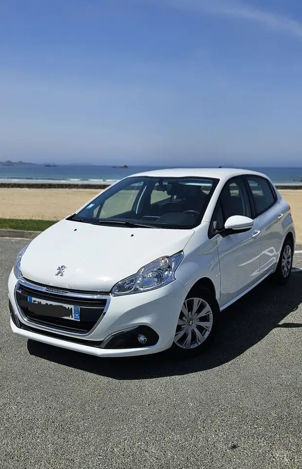 Peugeot 208 BlueHDi 100ch S\u0026S BVM5 Allure Busin