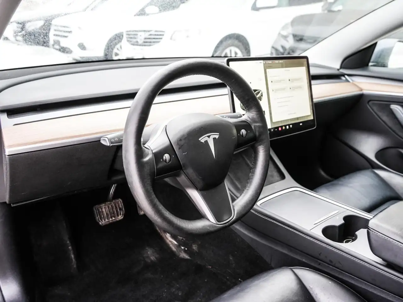 Tesla Model 3 снимка Tesla Model 3