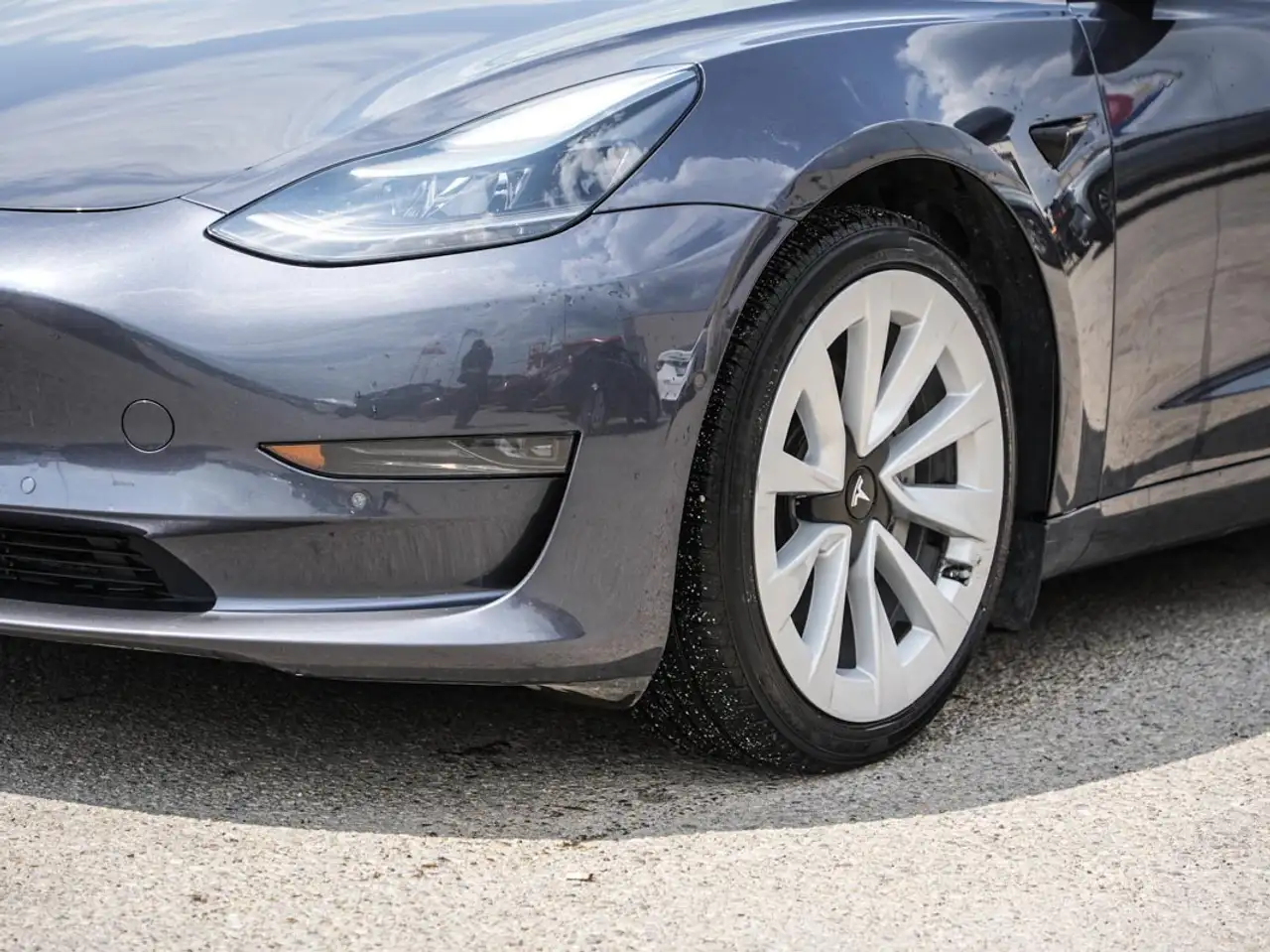 Tesla Model 3 снимка Tesla Model 3