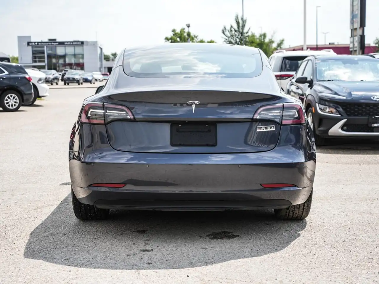 Tesla Model 3 снимка Tesla Model 3