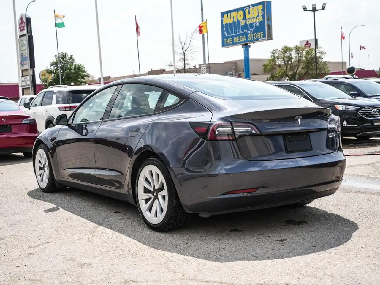 Tesla Model 3 снимка Tesla Model 3