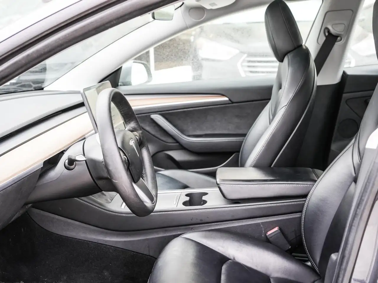 Tesla Model 3 снимка Tesla Model 3