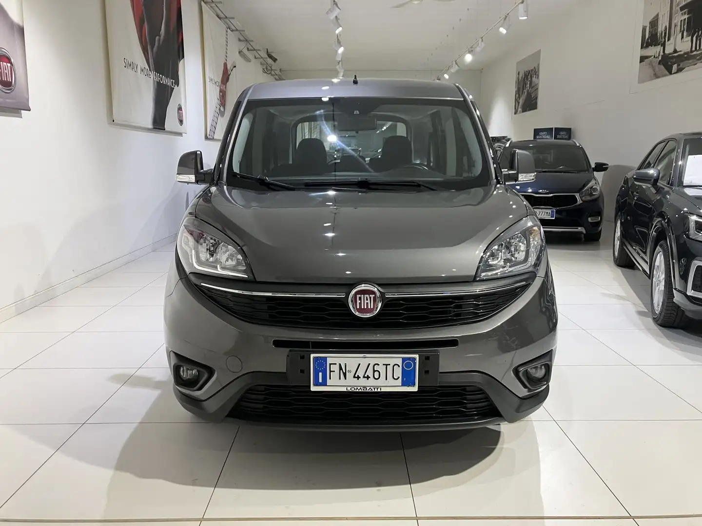 Fiat Doblo Doblò 1.4 T-Jet 16V Natural Power Lounge Gris - 2