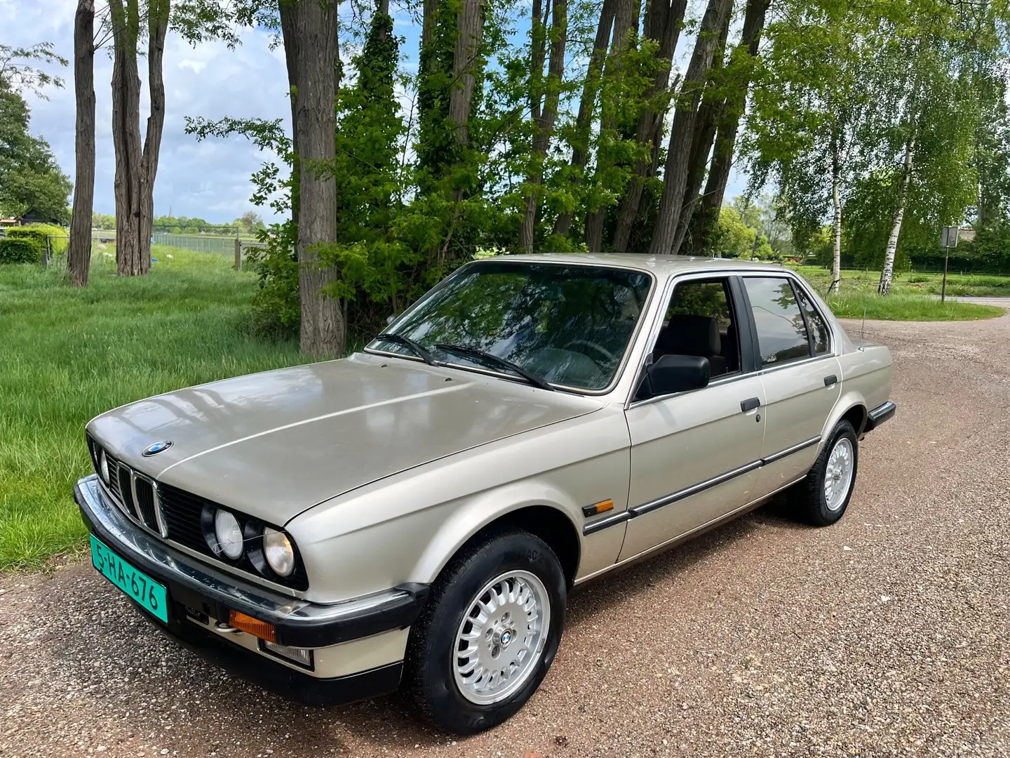 BMW 324 3-serie 324d e30. 6 cilinder Braun - 1