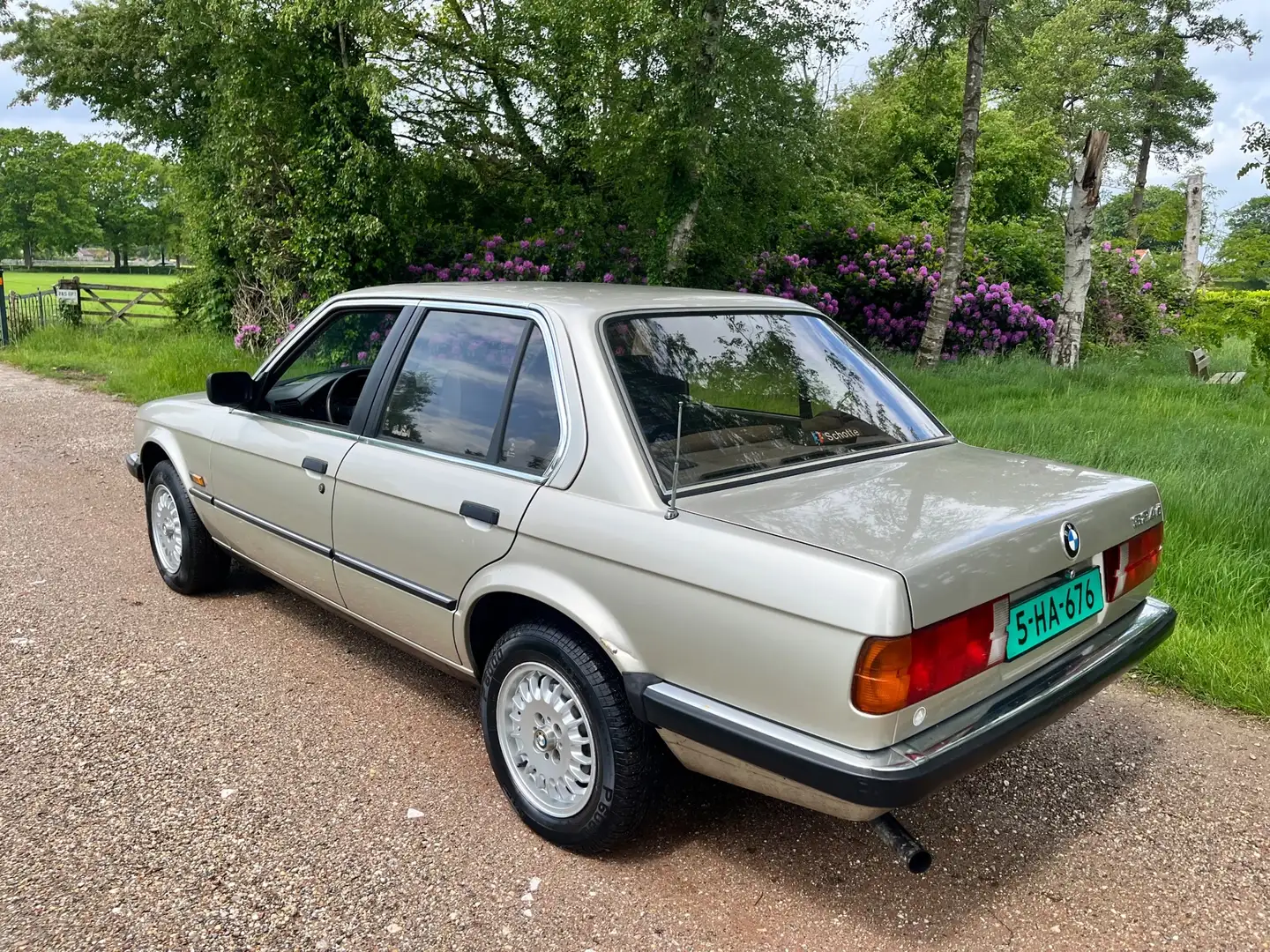 BMW 324 3-serie 324d e30. 6 cilinder Braun - 2