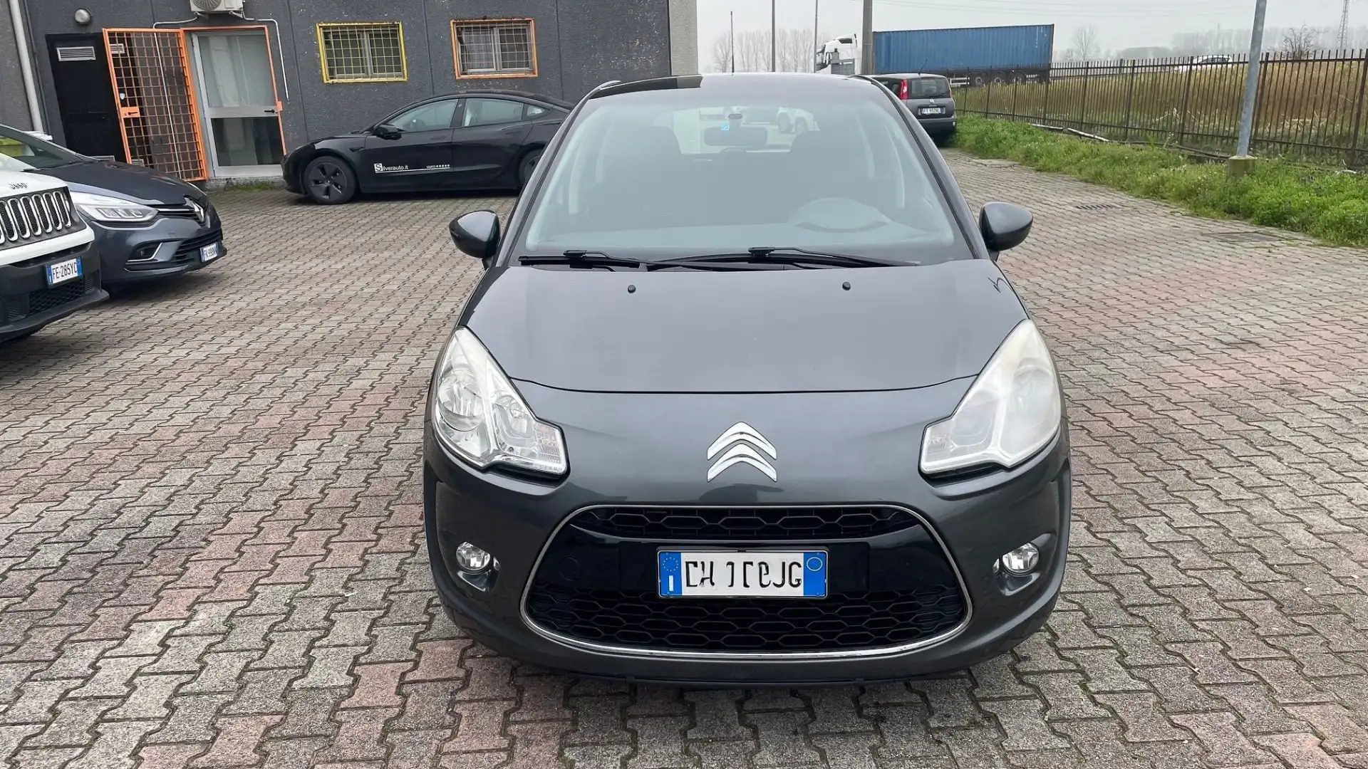 Citroen C3 1.4 HDi 70 Exclusive Grau - 2