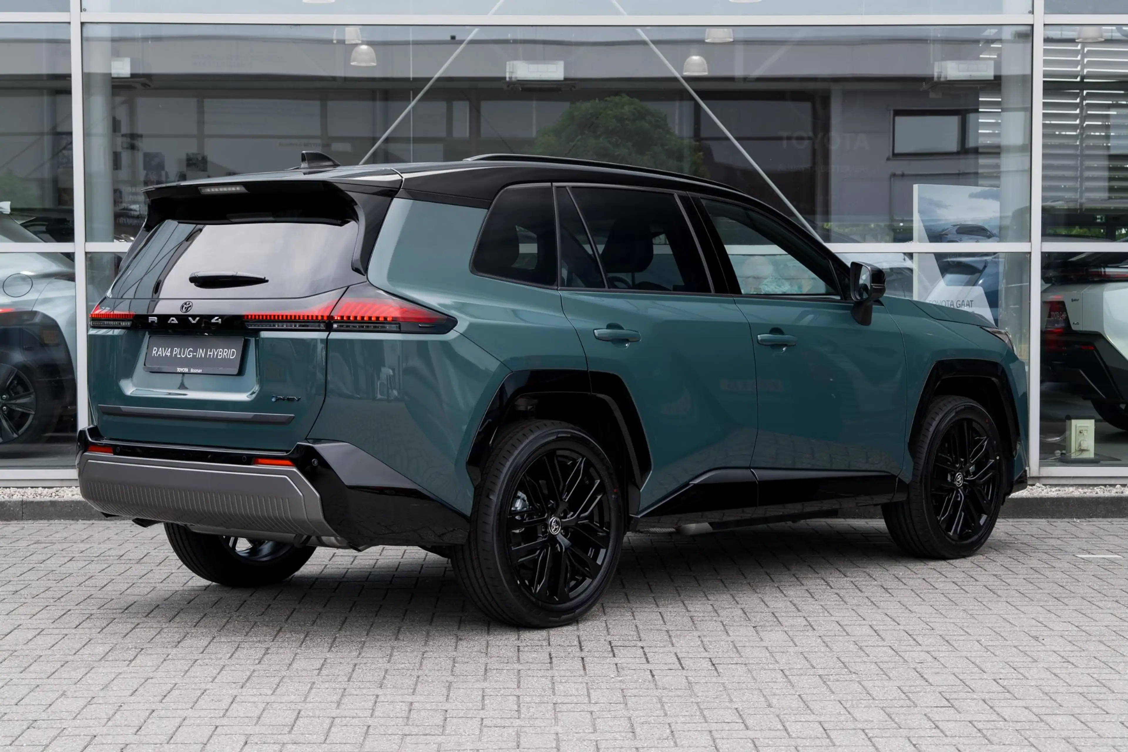 Toyota RAV 4 2.5 Plug-in Hybrid AWD 300 First Edition — photo 2