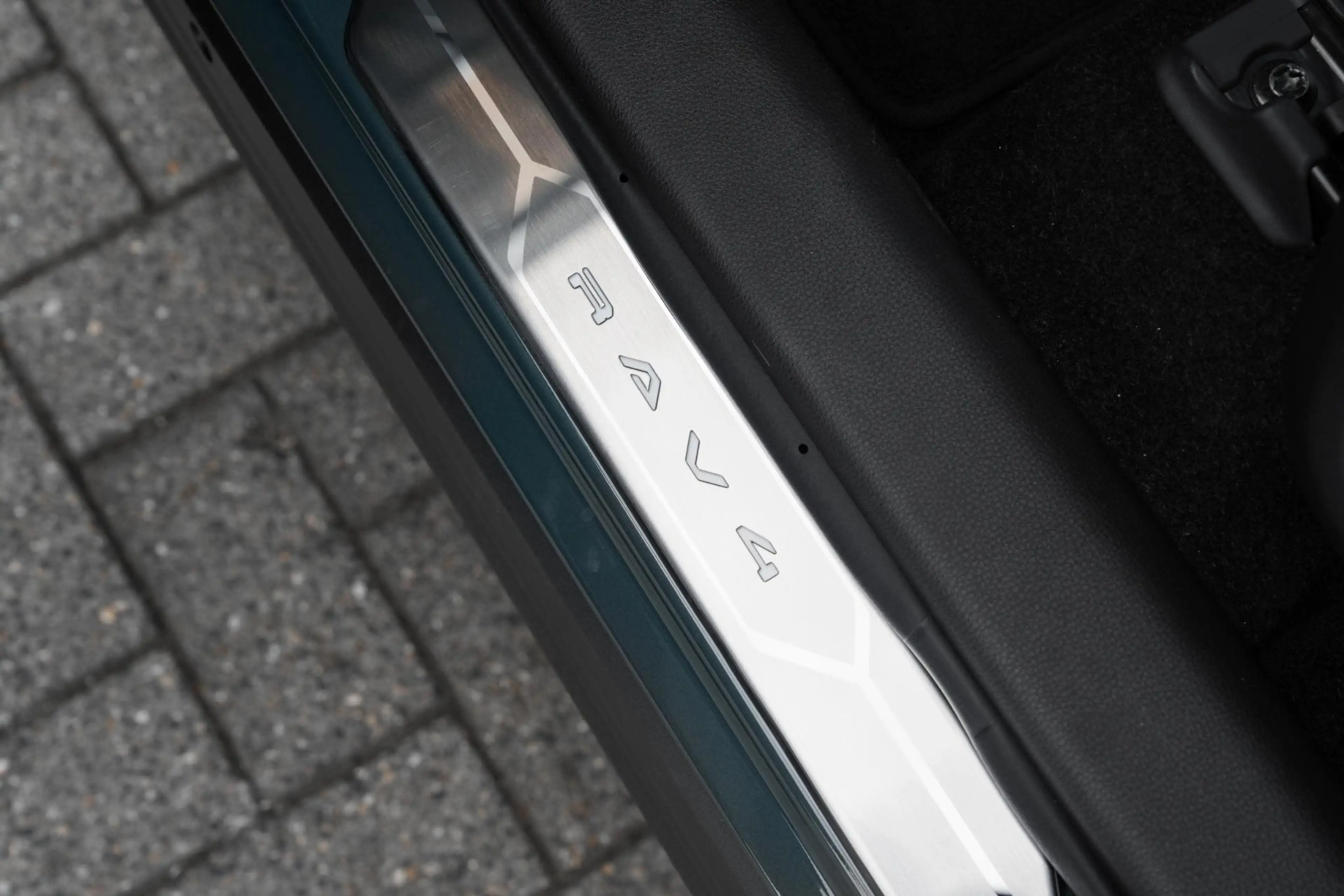 Toyota RAV 4 2.5 Plug-in Hybrid AWD 300 First Edition — photo 38