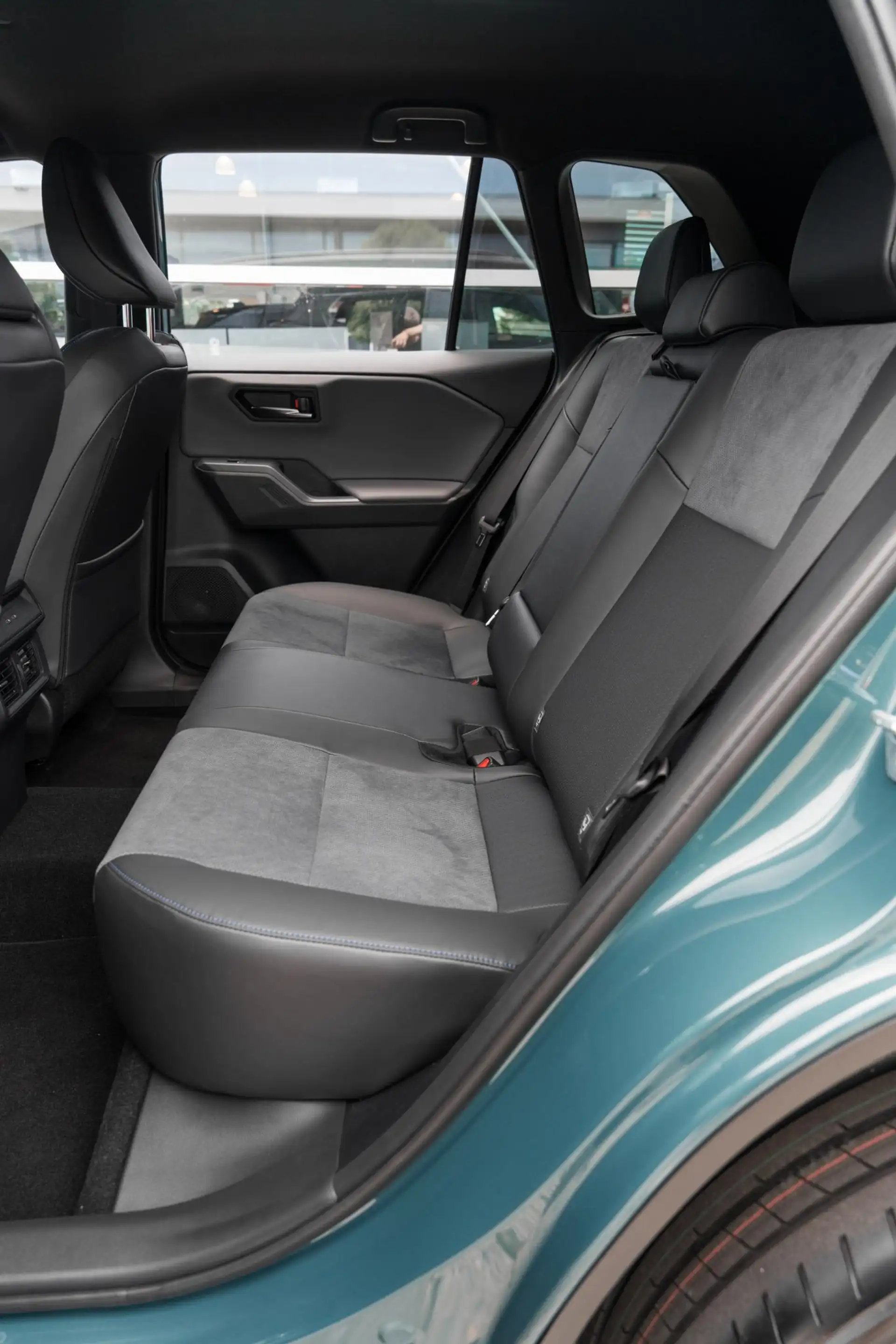 Toyota RAV 4 2.5 Plug-in Hybrid AWD 300 First Edition — photo 14