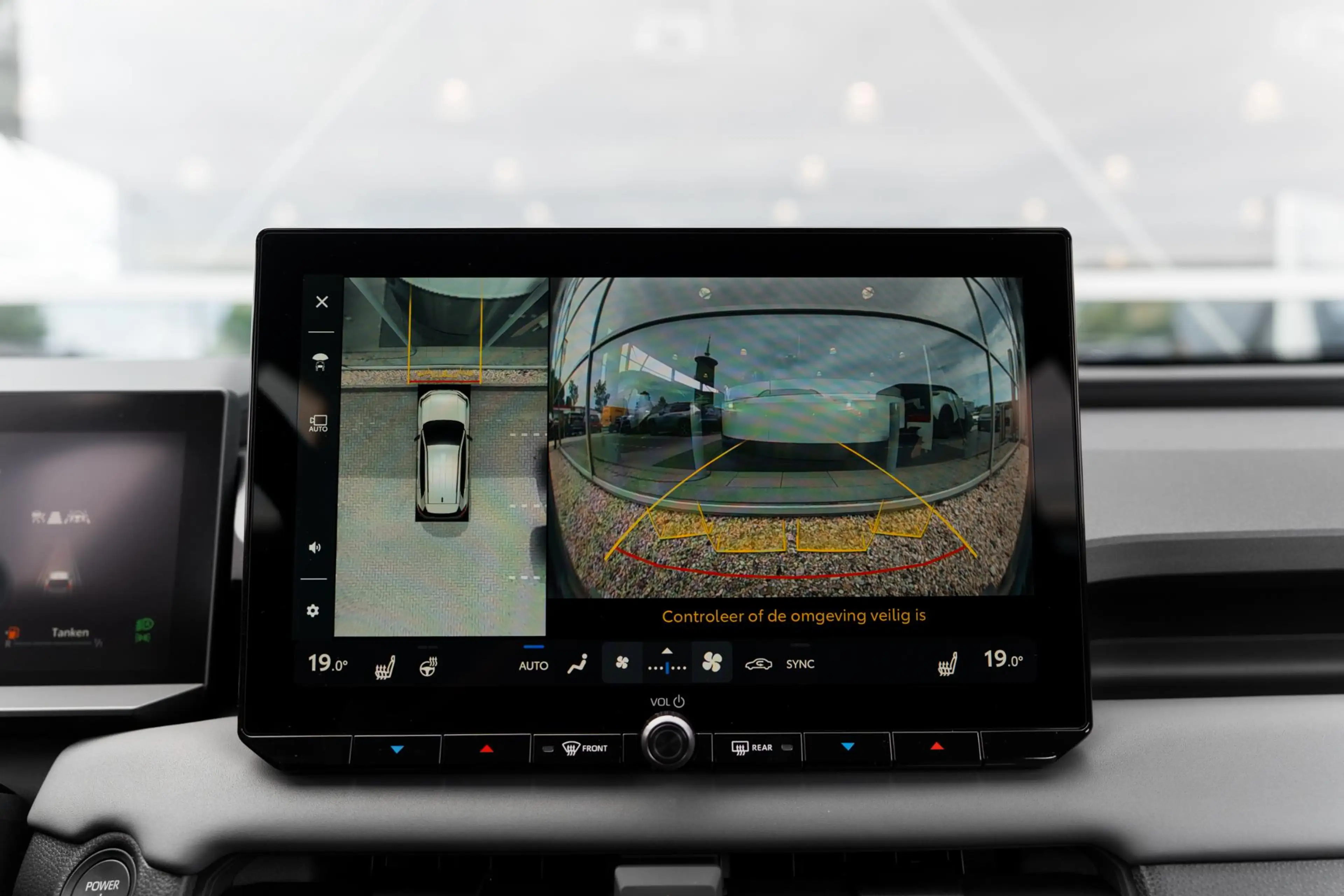 Toyota RAV 4 2.5 Plug-in Hybrid AWD 300 First Edition — photo 26