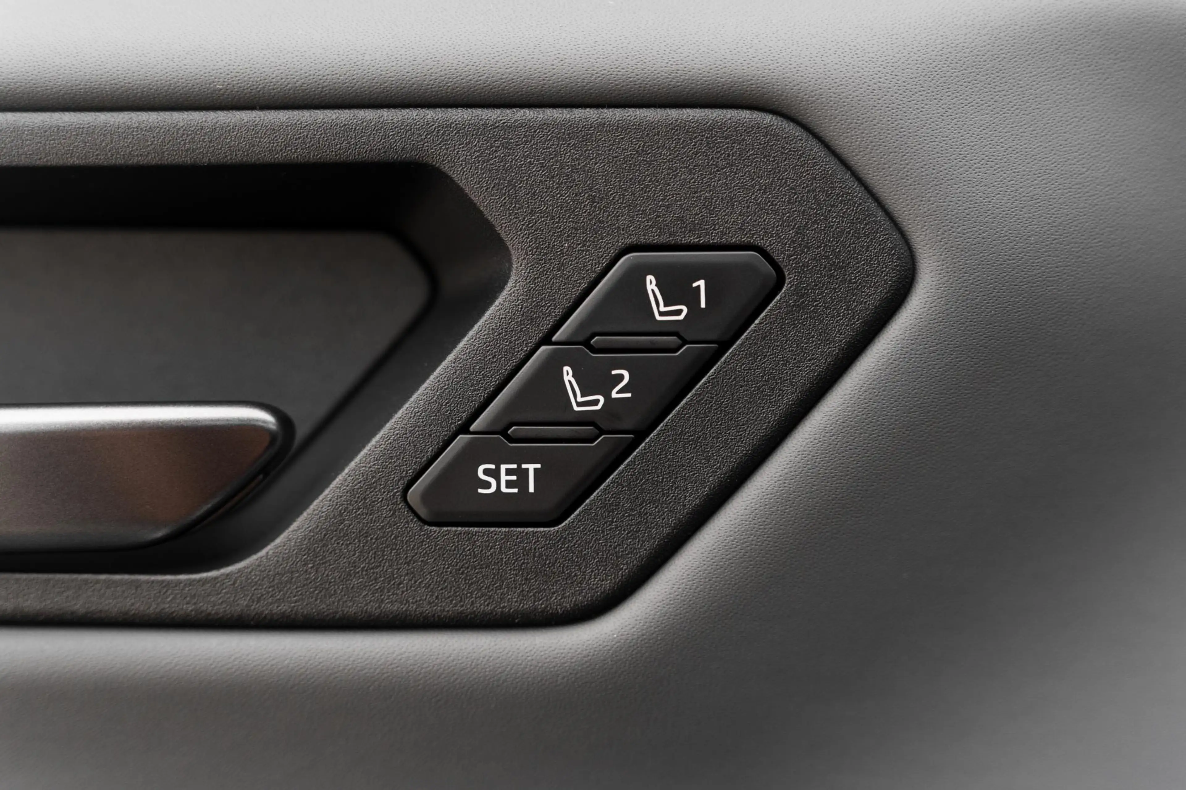 Toyota RAV 4 2.5 Plug-in Hybrid AWD 300 First Edition — photo 35