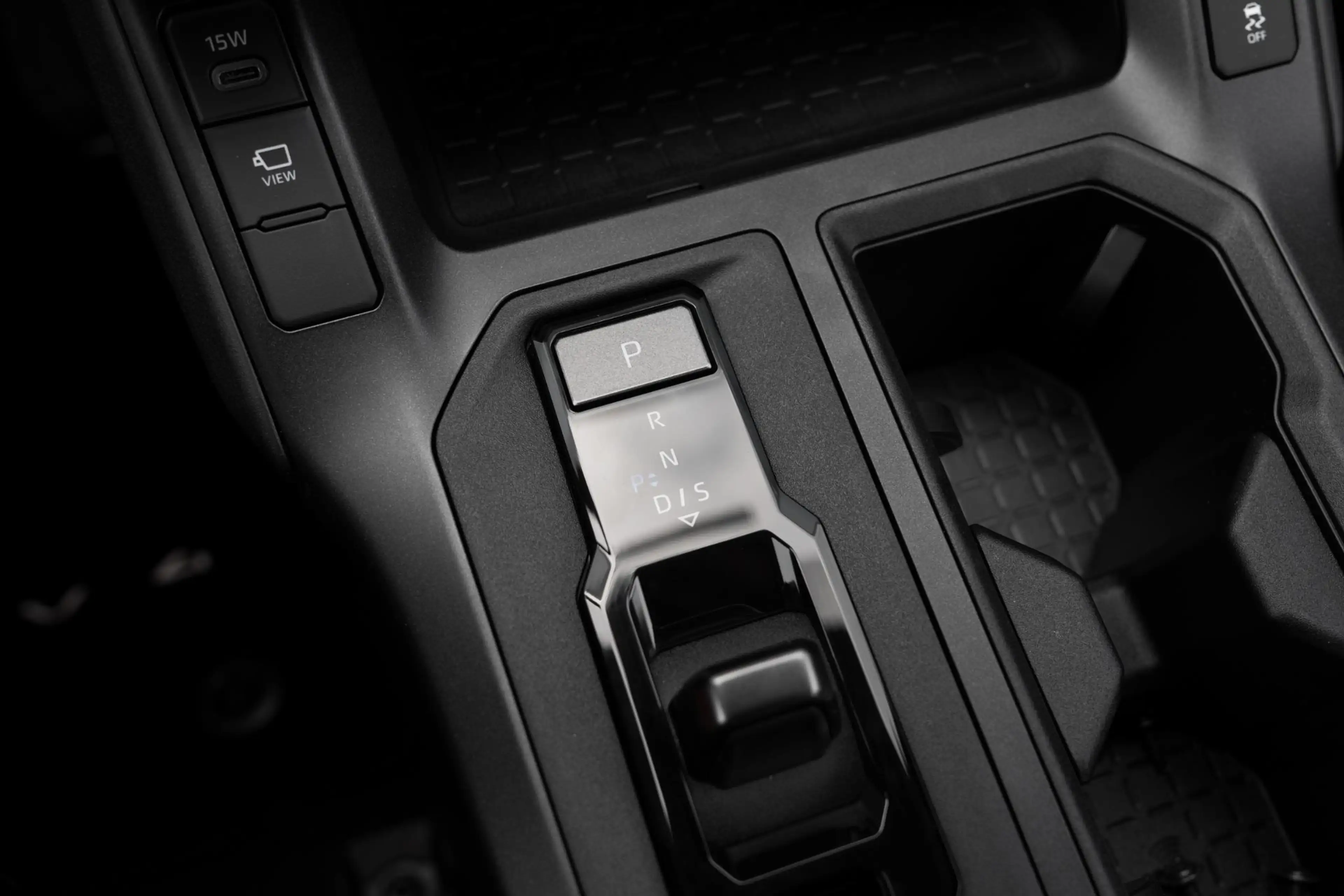 Toyota RAV 4 2.5 Plug-in Hybrid AWD 300 First Edition — photo 19