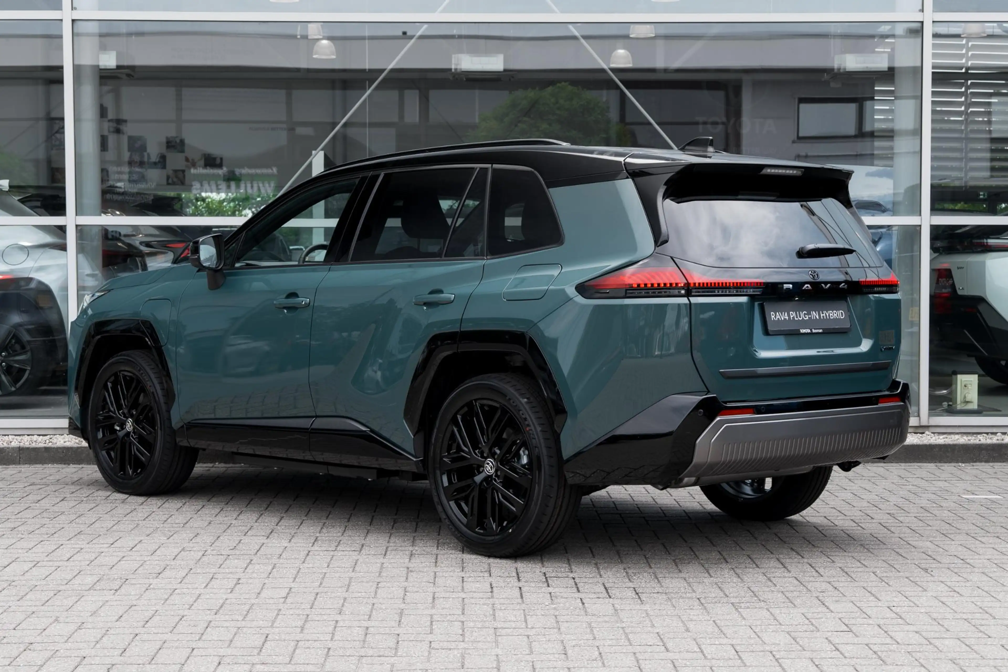 Toyota RAV 4 2.5 Plug-in Hybrid AWD 300 First Edition — photo 9