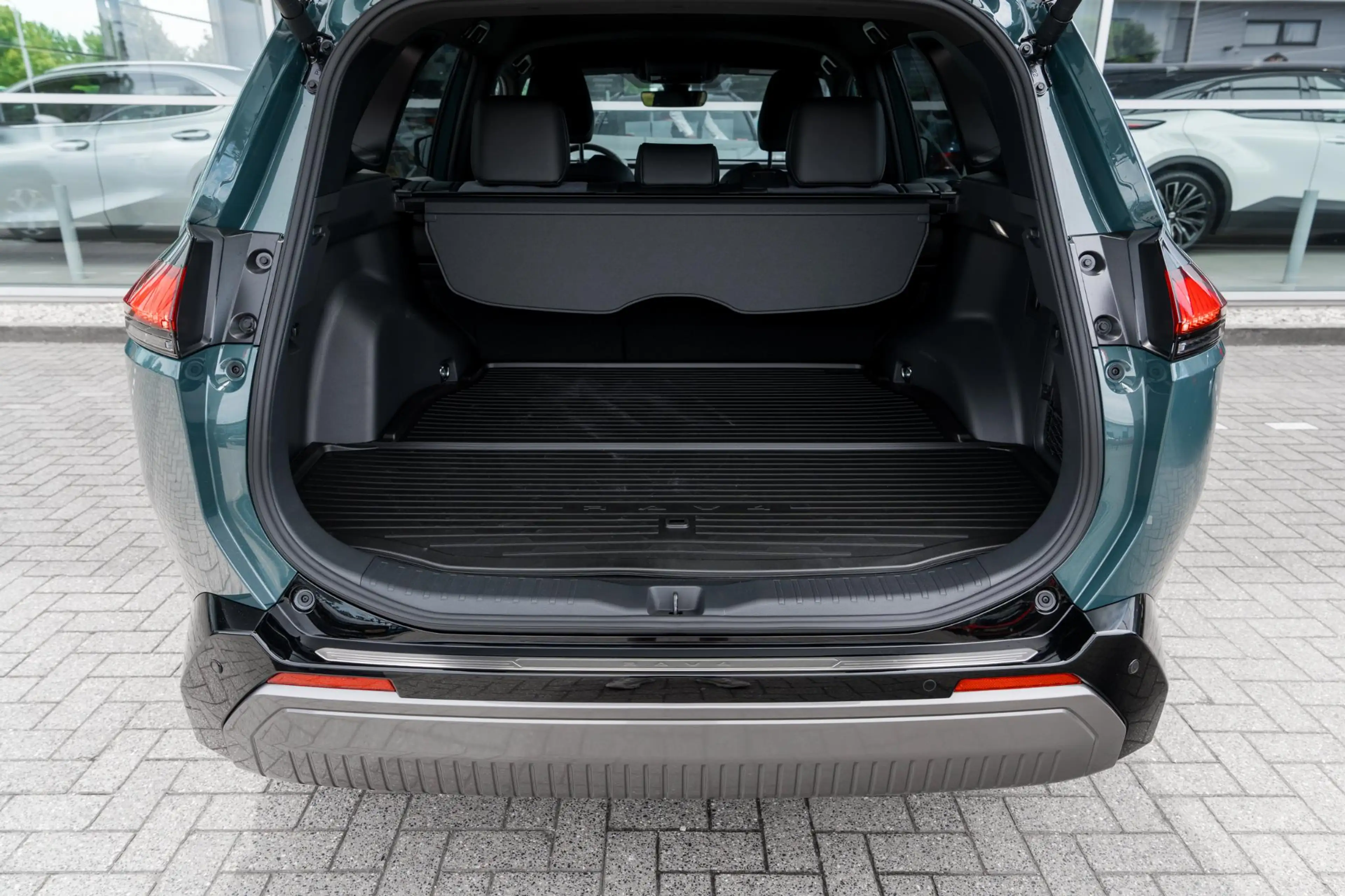 Toyota RAV 4 2.5 Plug-in Hybrid AWD 300 First Edition — photo 17