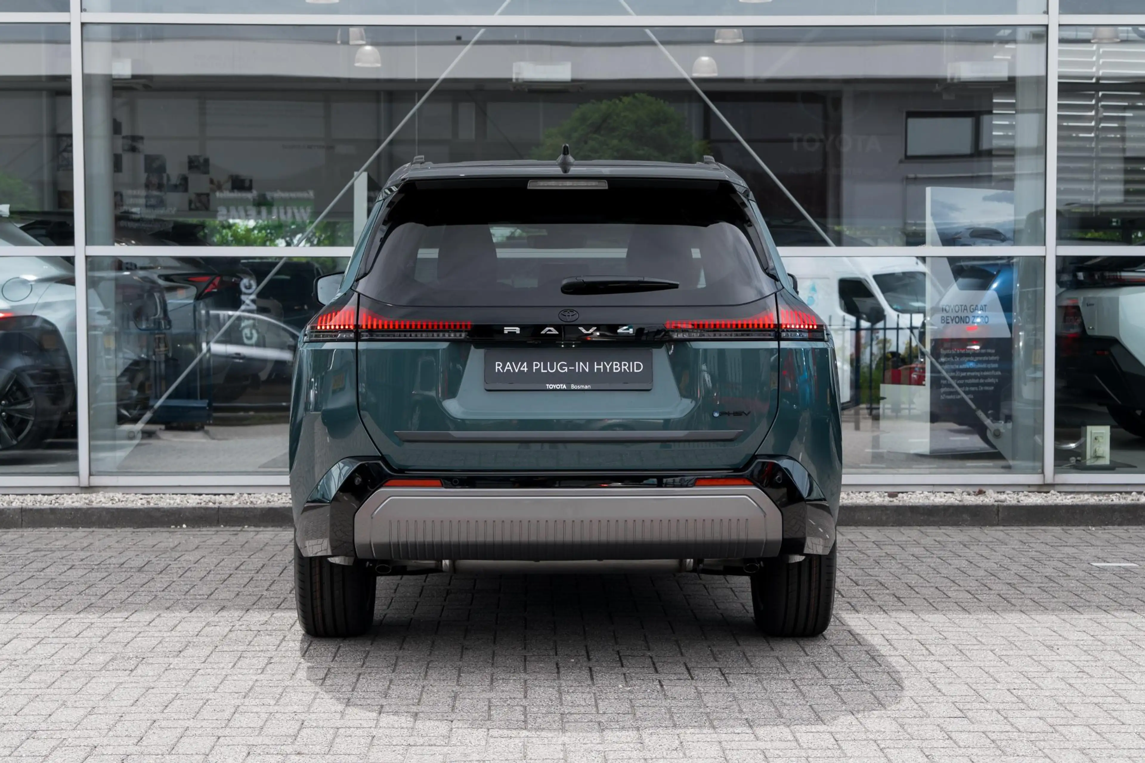 Toyota RAV 4 2.5 Plug-in Hybrid AWD 300 First Edition — photo 16