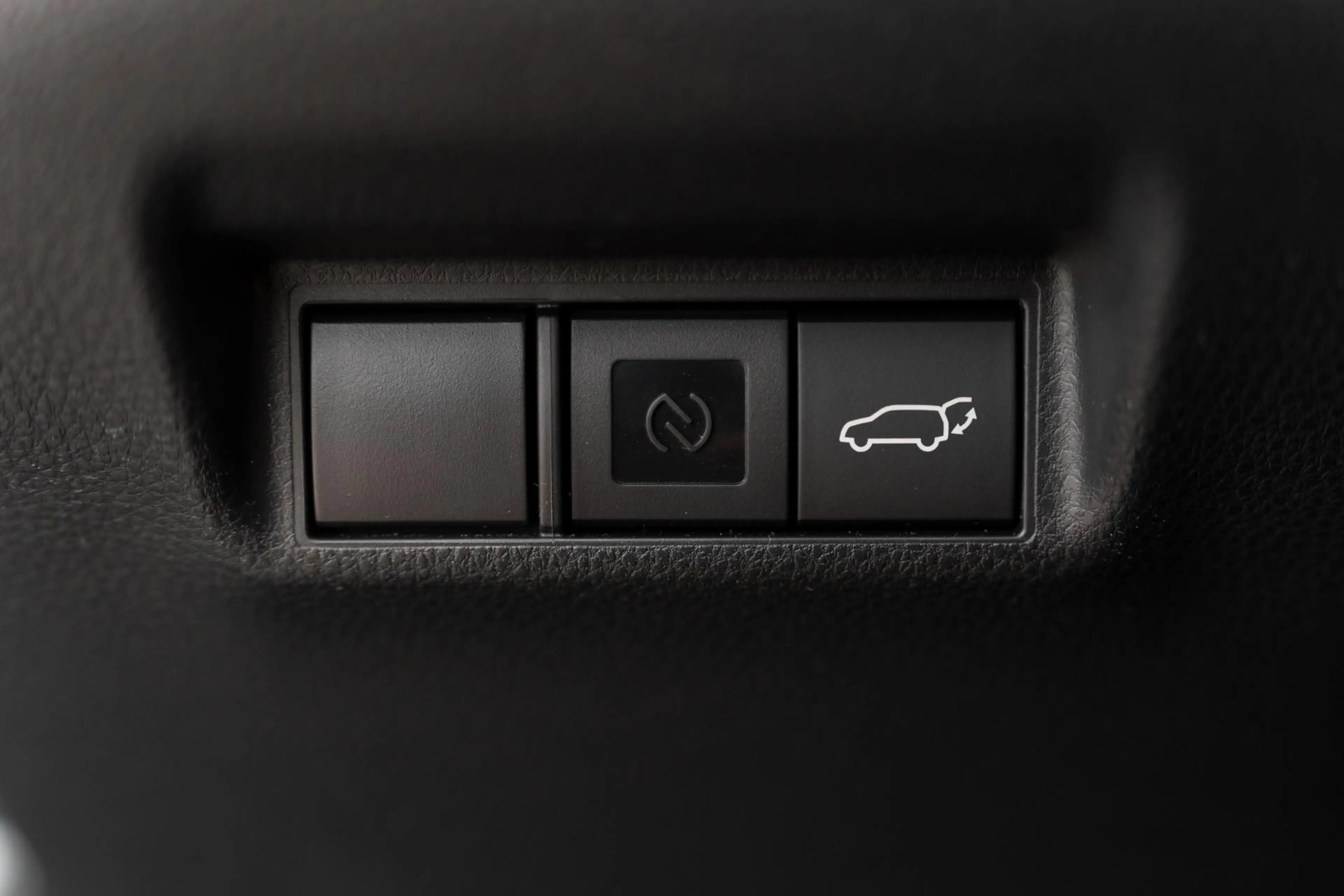 Toyota RAV 4 2.5 Plug-in Hybrid AWD 300 First Edition — photo 37