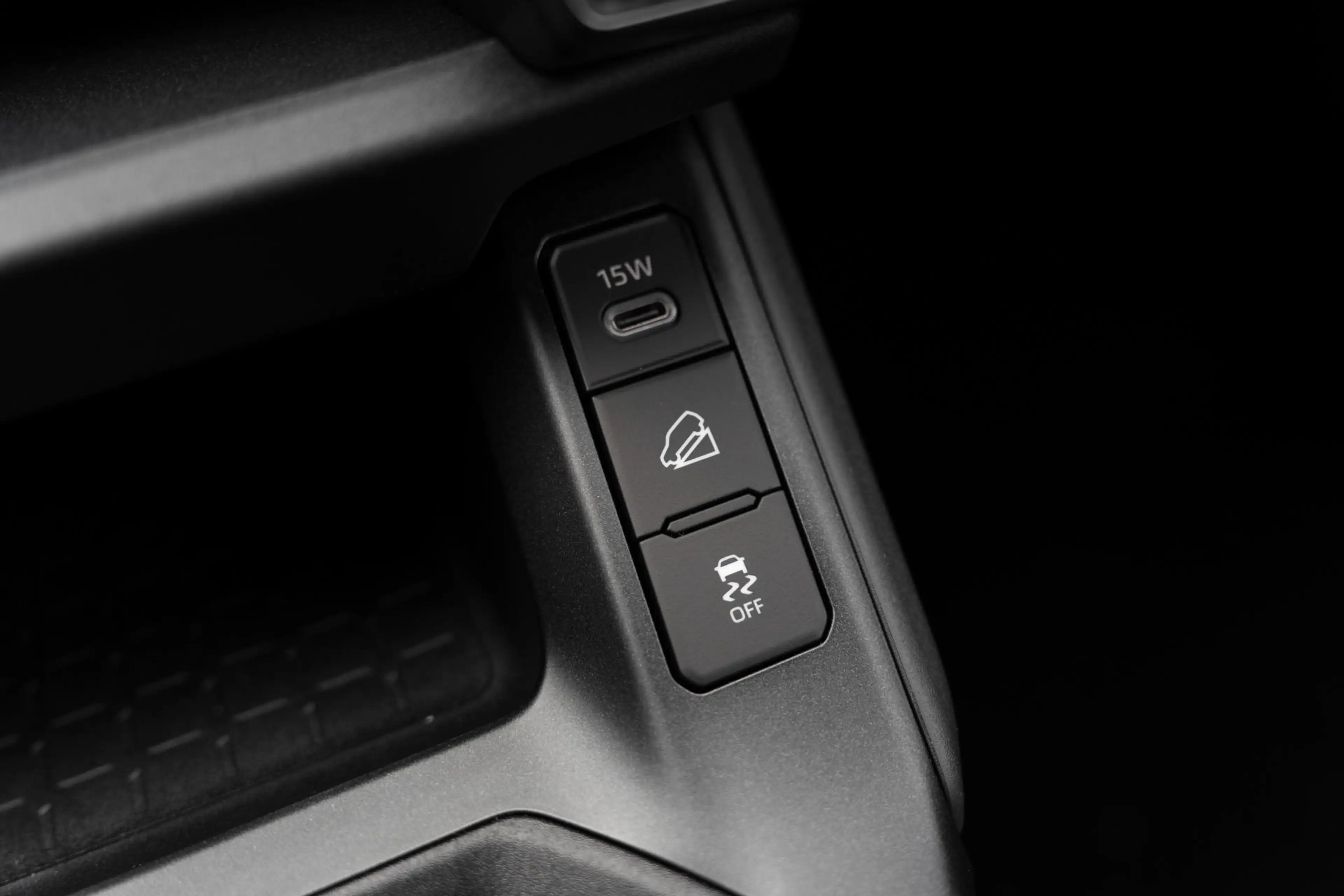 Toyota RAV 4 2.5 Plug-in Hybrid AWD 300 First Edition — photo 27