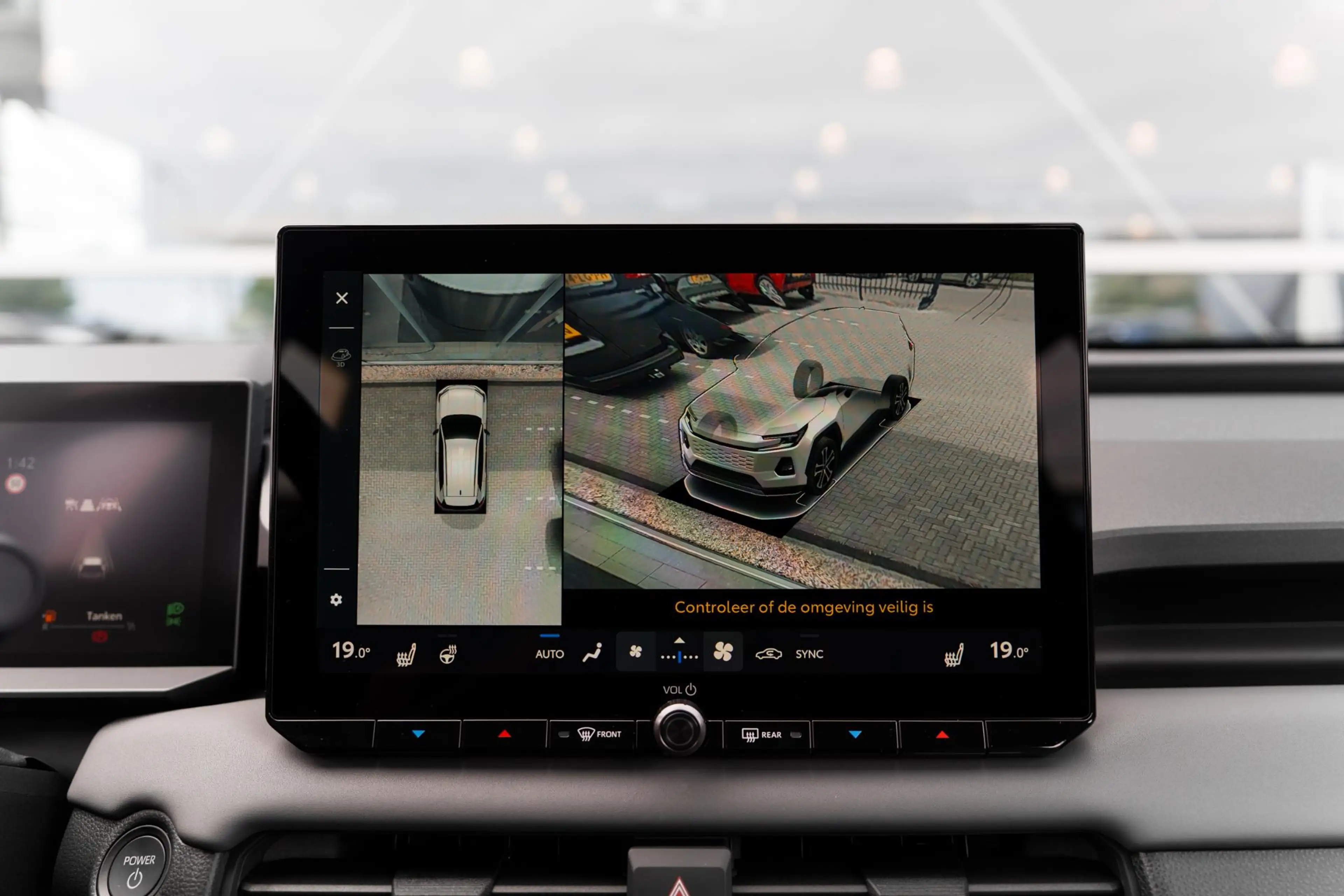 Toyota RAV 4 2.5 Plug-in Hybrid AWD 300 First Edition — photo 22