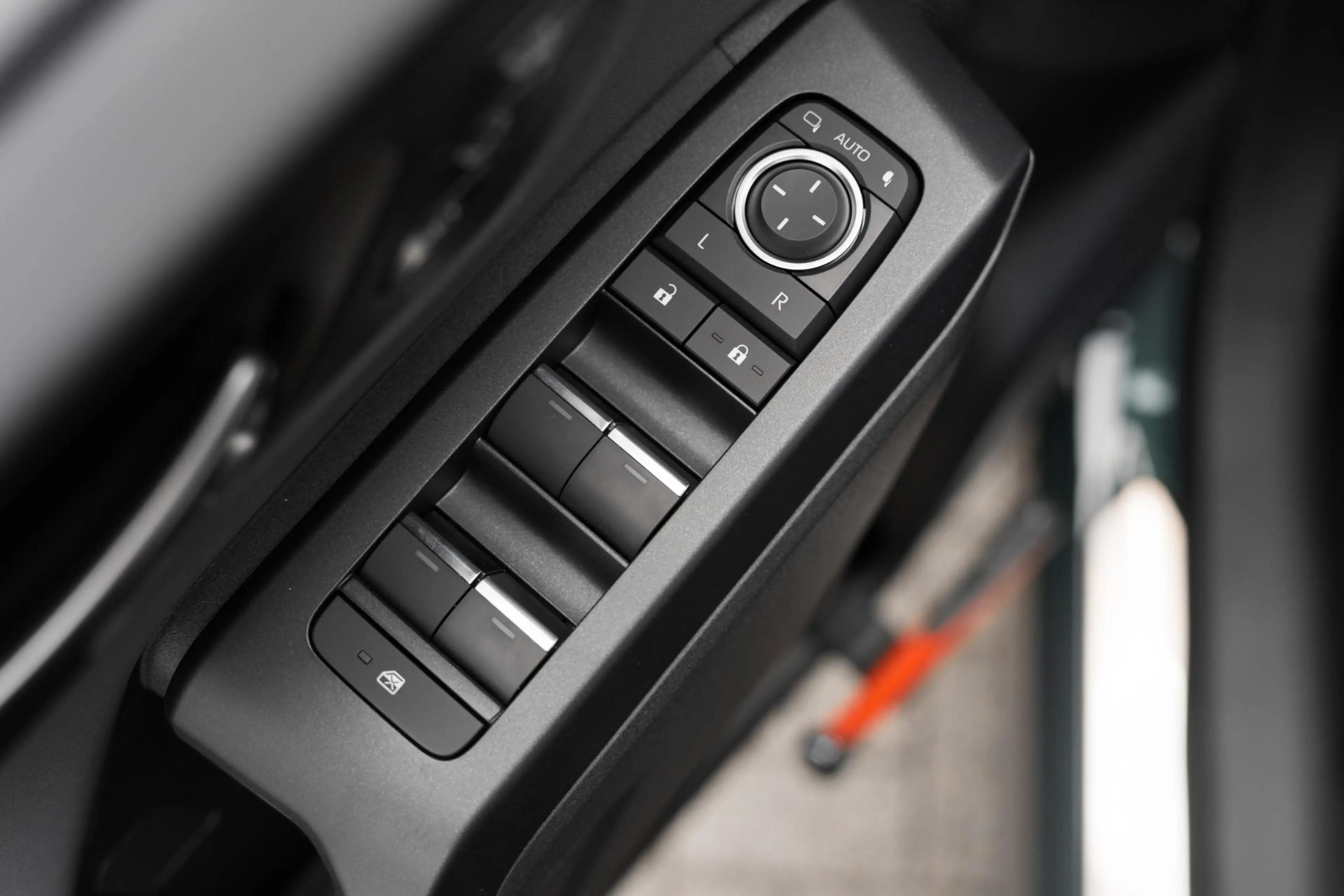 Toyota RAV 4 2.5 Plug-in Hybrid AWD 300 First Edition — photo 36