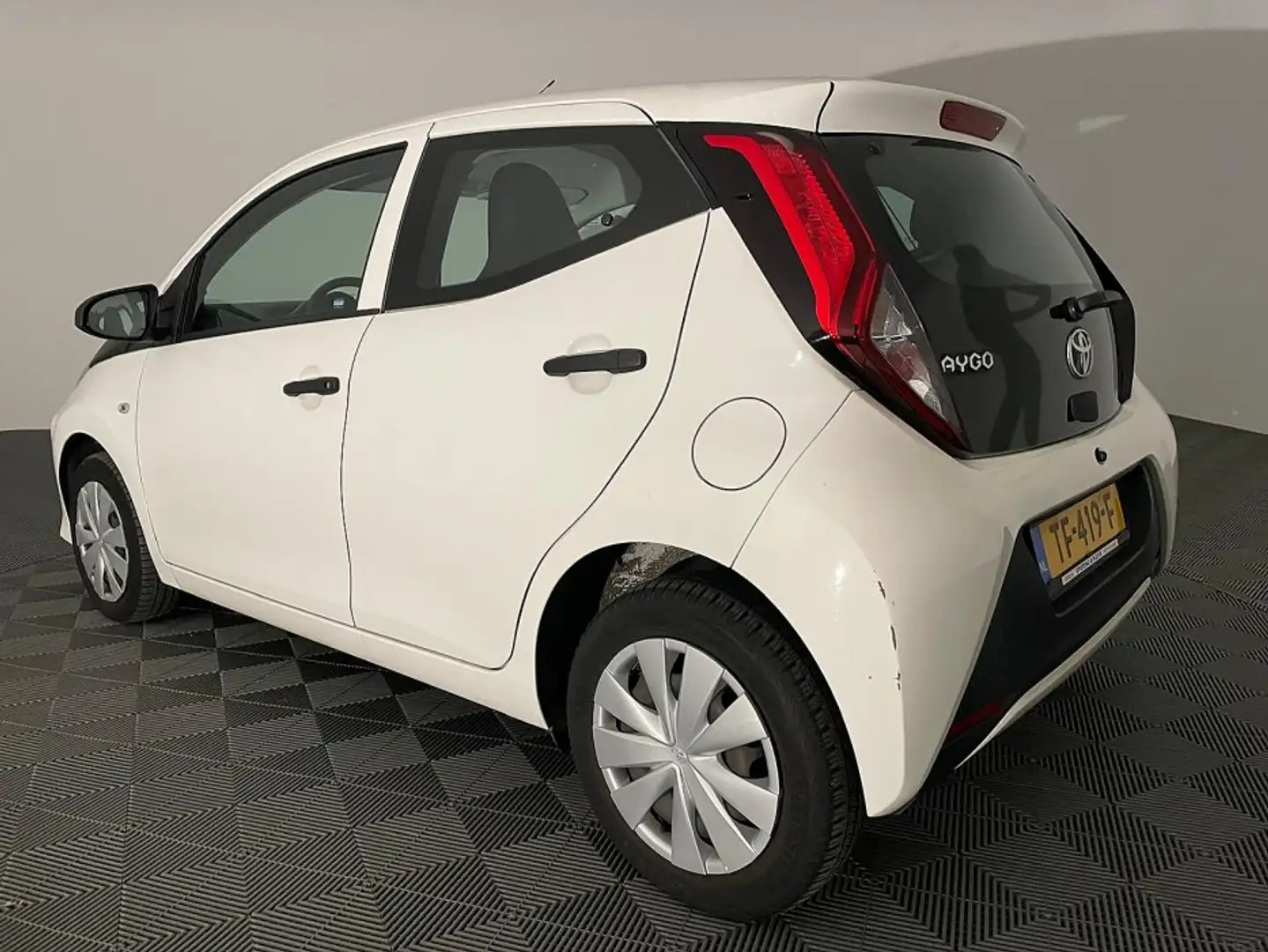 Toyota Aygo 1.0 VVT-i x-fun 5-drs | AIRCO ✅ 1e Eigenaar Blanc - 2