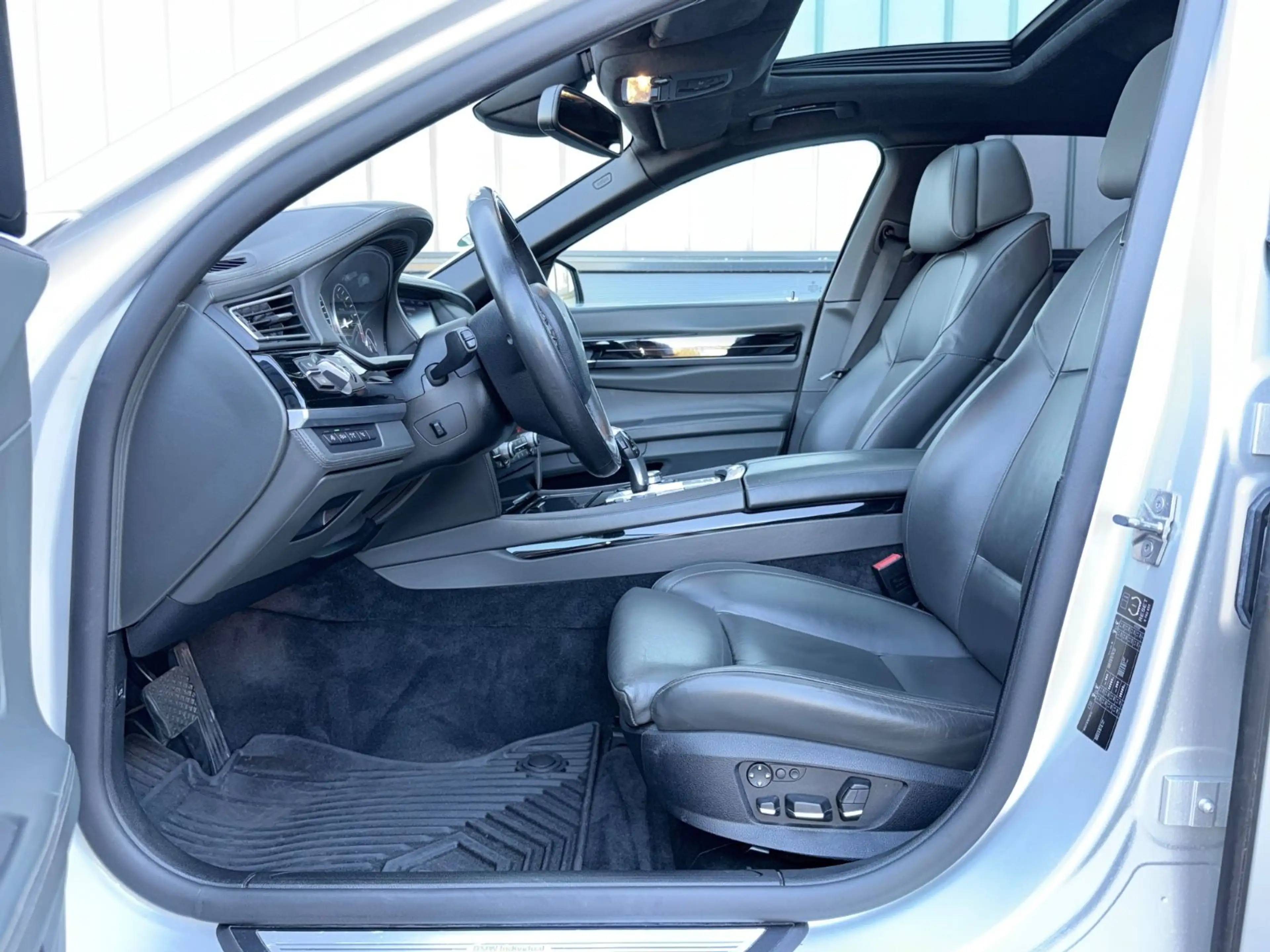BMW 750 i Individual|R.KAM|NAPPA|ALCANTARA|SOFT-CLOSE — photo 12