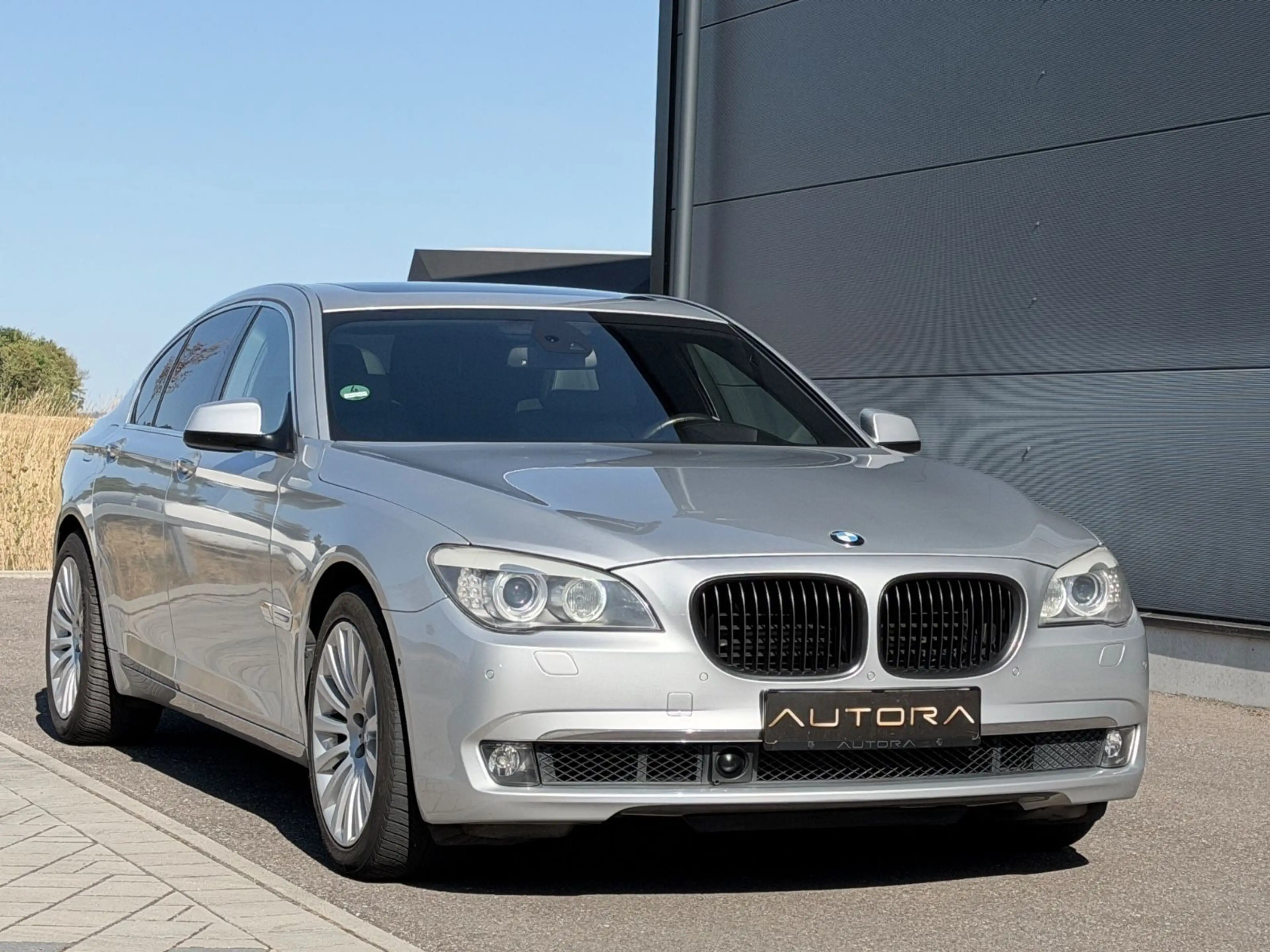 BMW 750 i Individual|R.KAM|NAPPA|ALCANTARA|SOFT-CLOSE — photo 4
