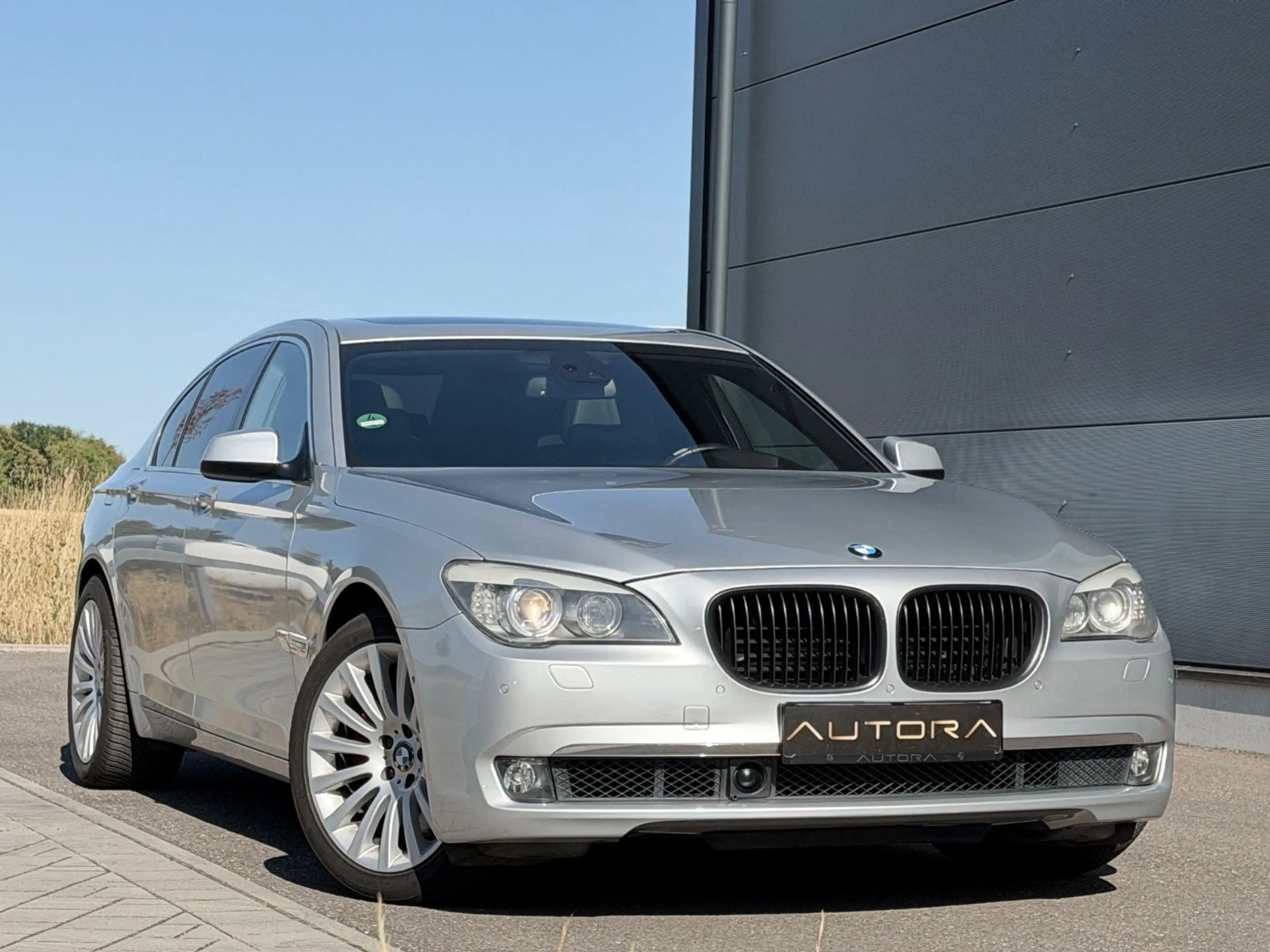 BMW 750 i Individual|R.KAM|NAPPA|ALCANTARA|SOFT-CLOSE — photo 6