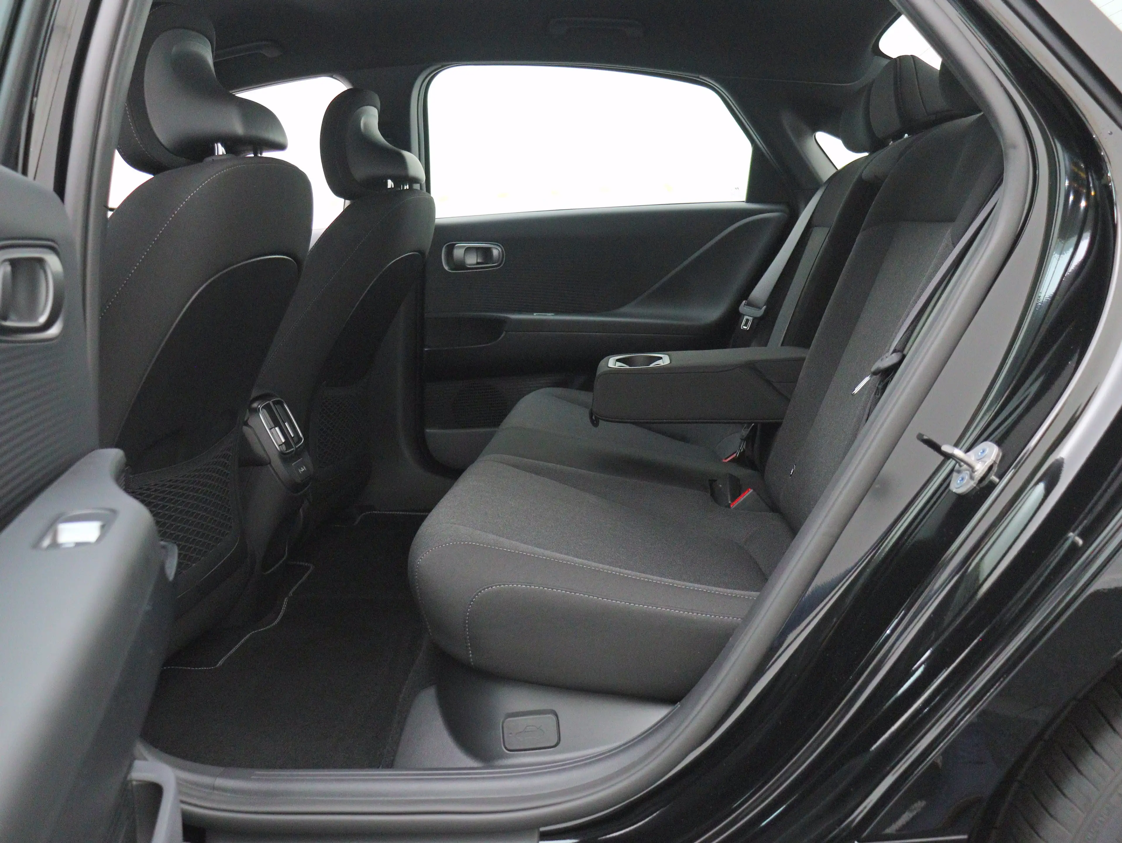 Hyundai IONIQ 6 Electric 63 kWh Pure Edition (Abyss Black Pearl) — photo 14