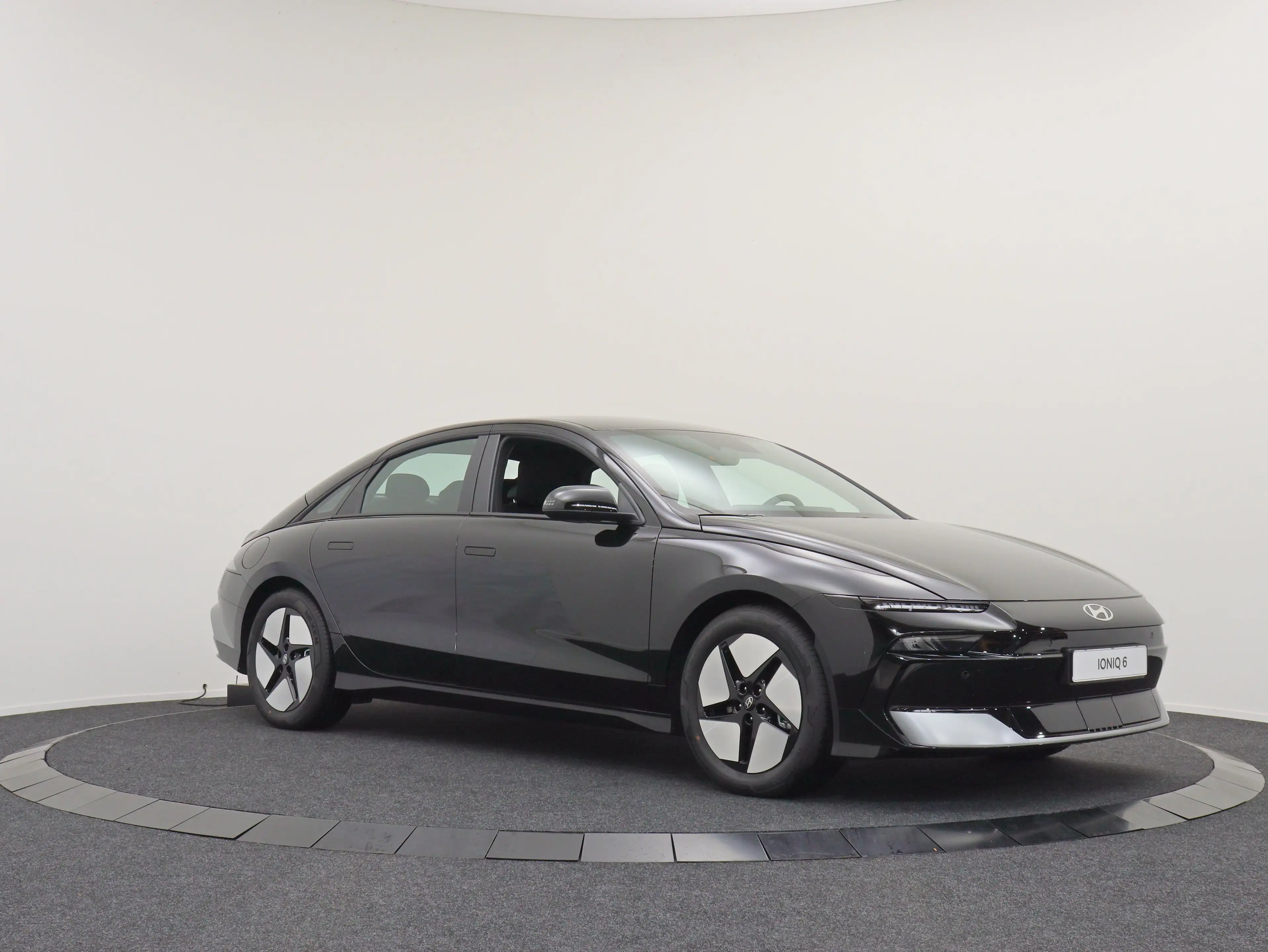 Hyundai IONIQ 6 Electric 63 kWh Pure Edition (Abyss Black Pearl) — photo 11