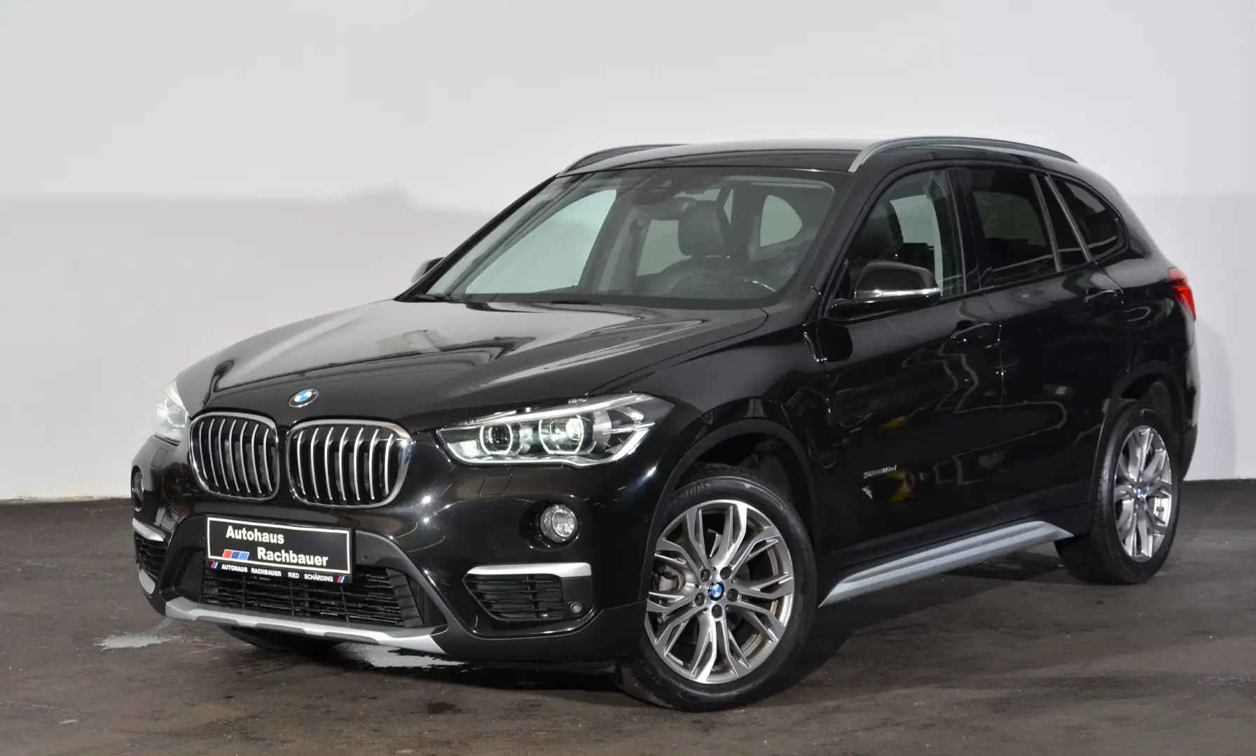 BMW X1 X1 sDrive18d Schwarz - 1